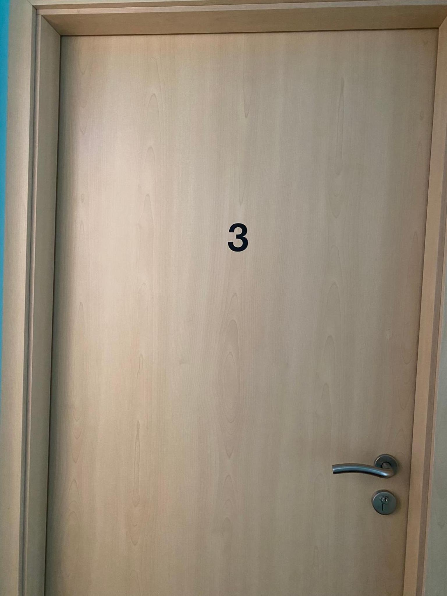 Single Room with Shared Bathroom photo 2