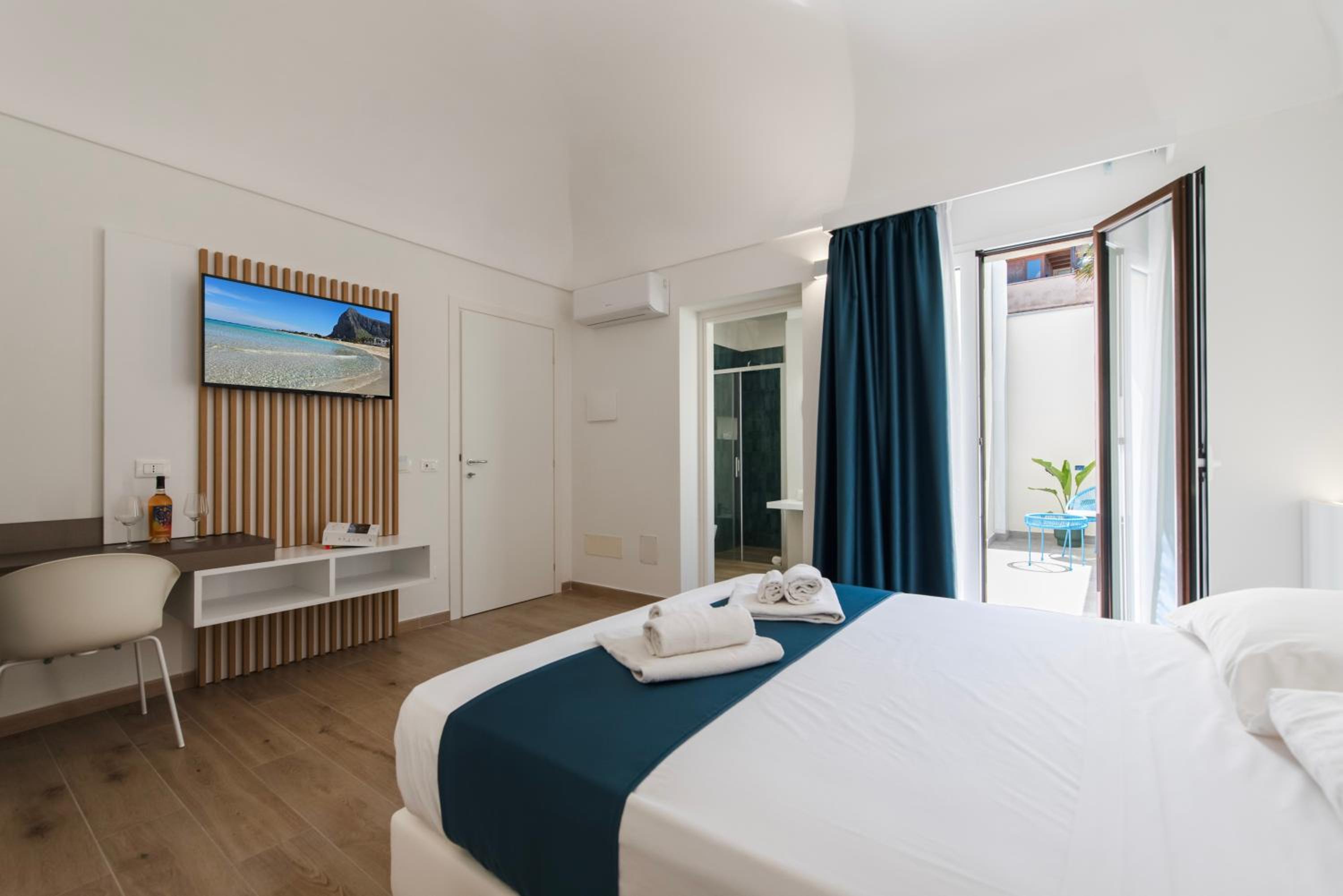Double Room with Terrace - Photo 26