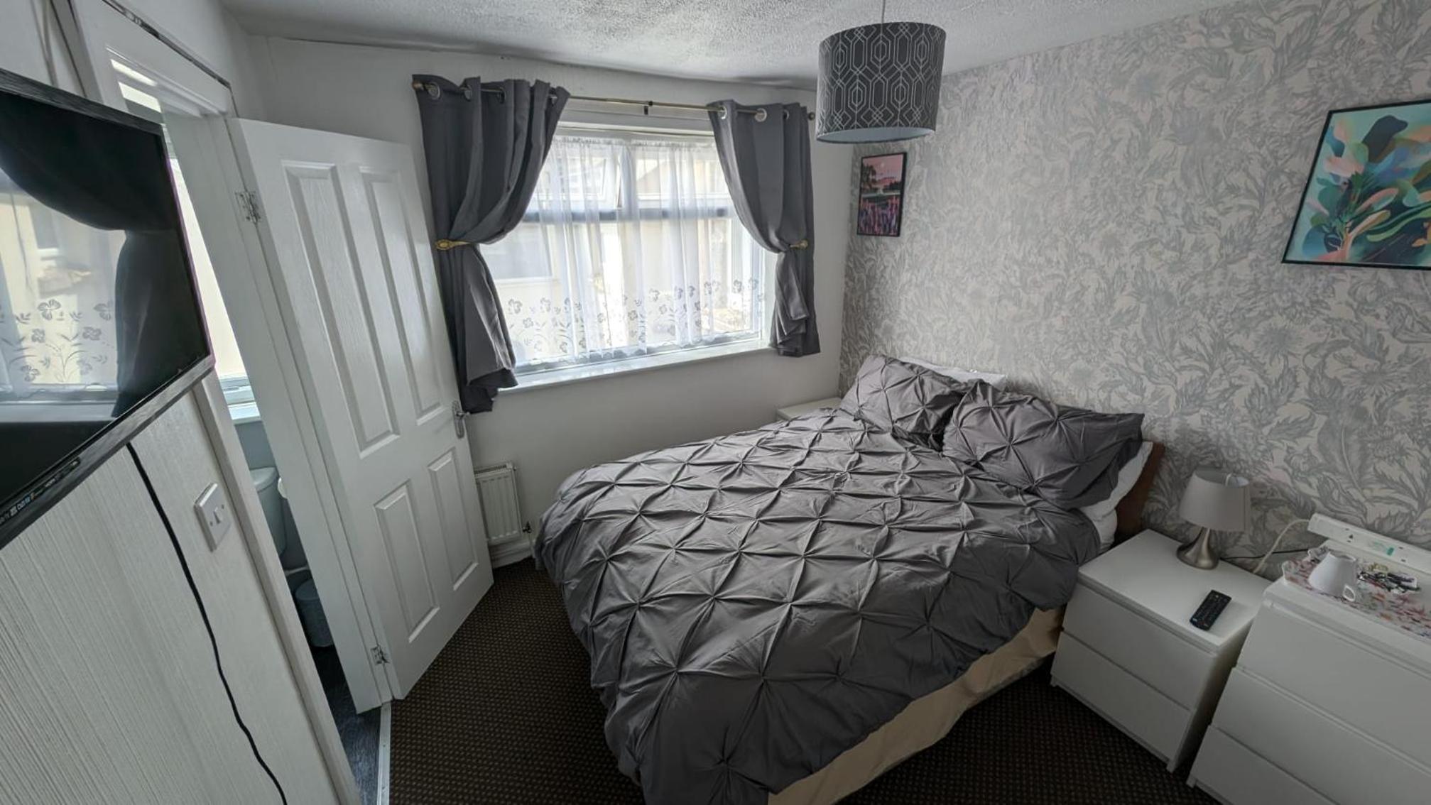 Double Room with Private Bathroom - Photo 1