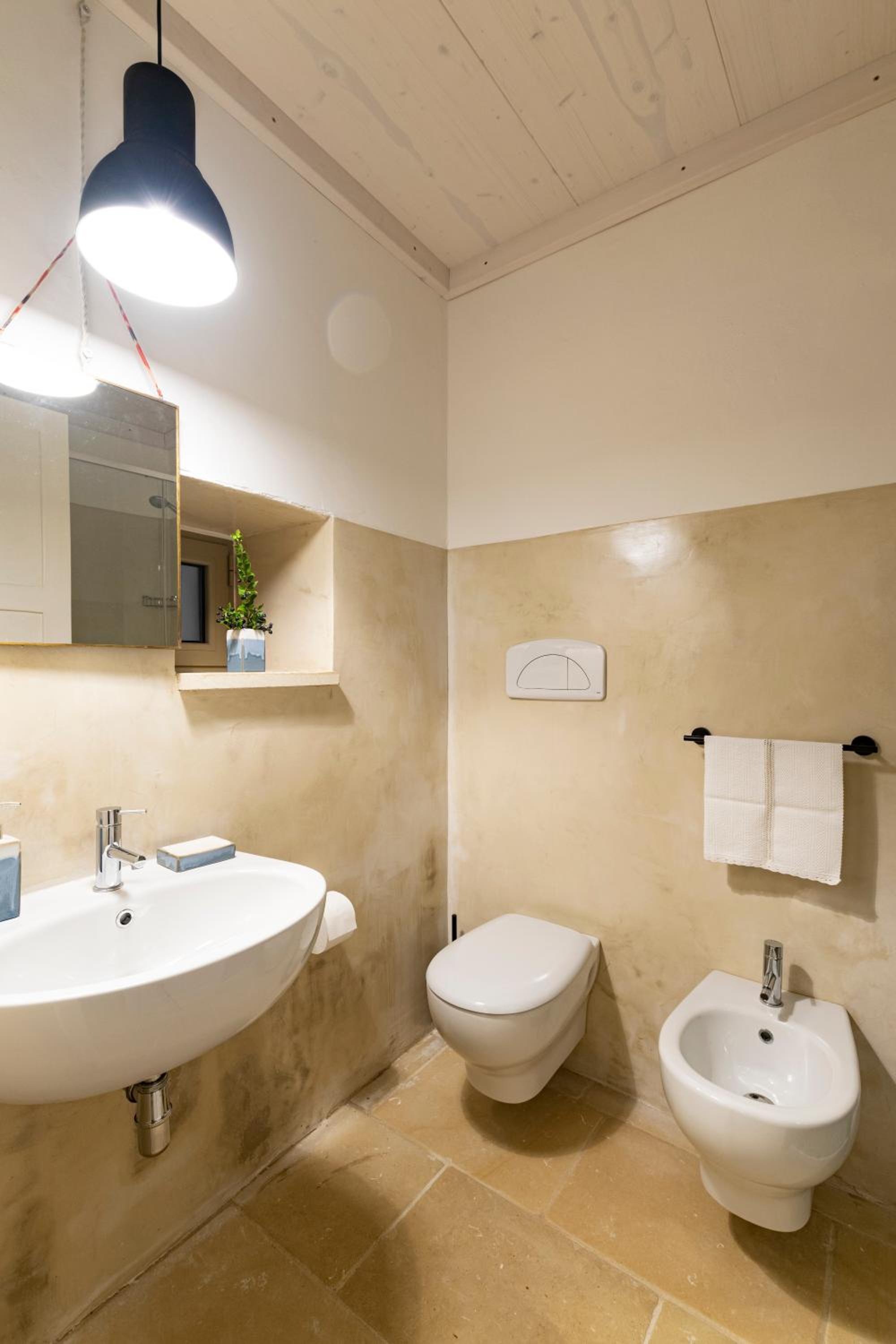 Double Room - Photo 5