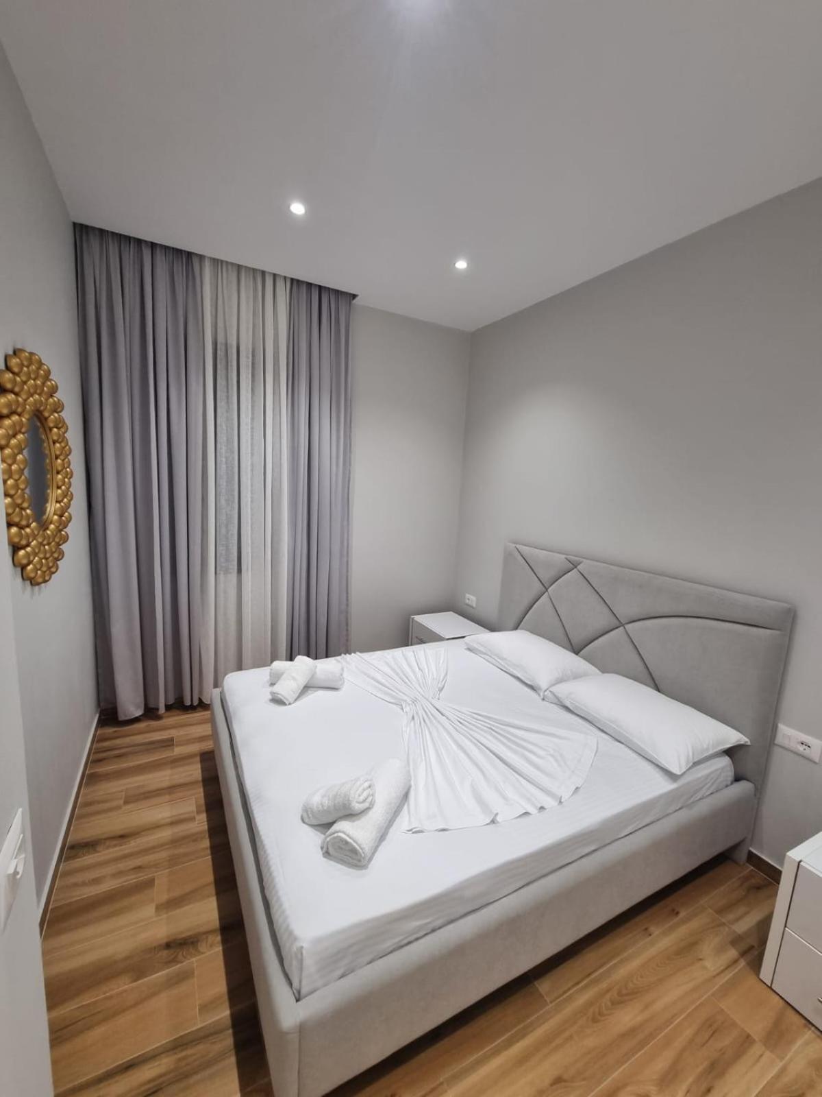 Deluxe One-Bedroom Apartment