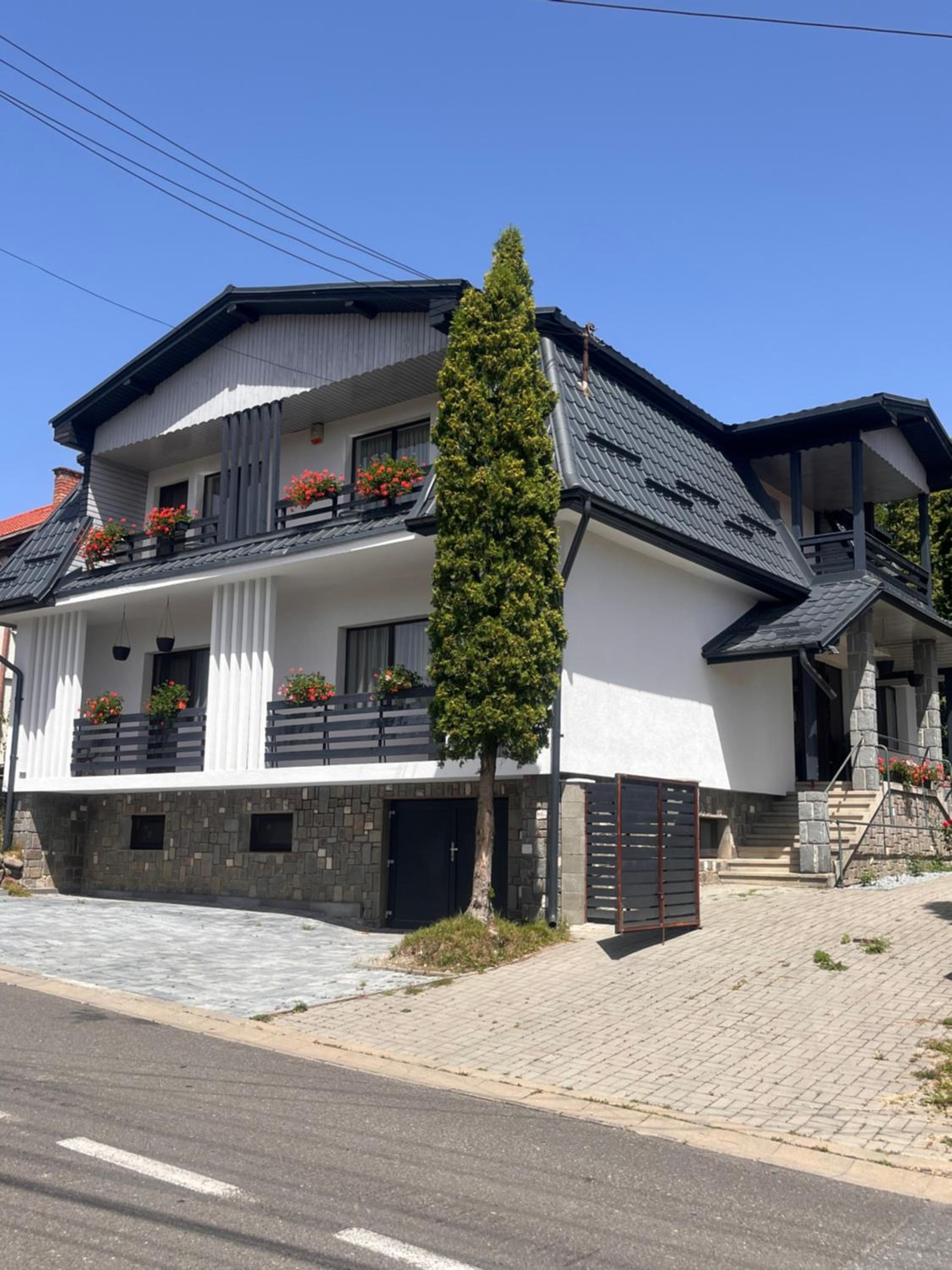 Villa photo 2