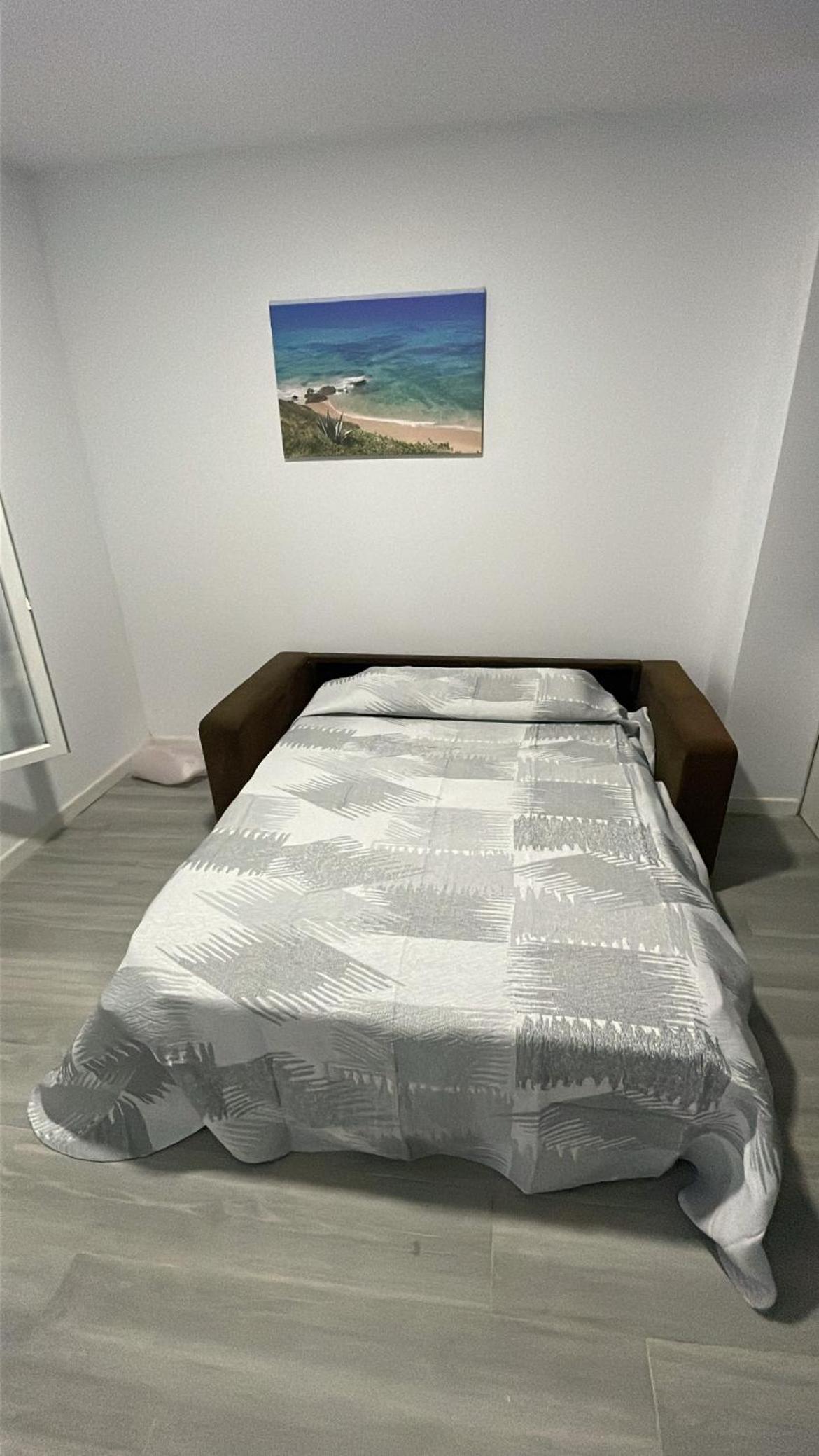 One-Bedroom Apartment photo 2