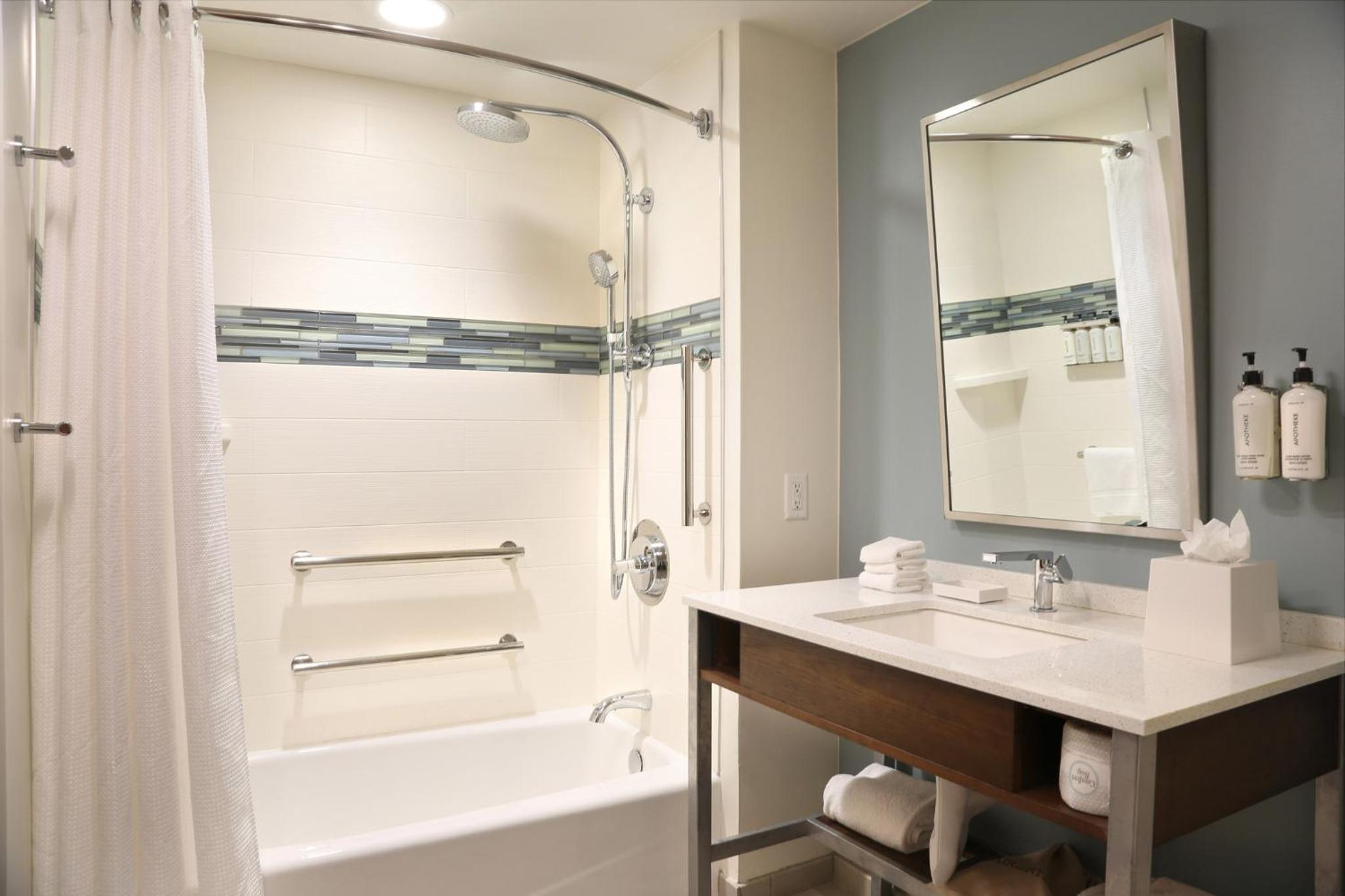 Standard King Room with Accessible Tub - Mobility Access