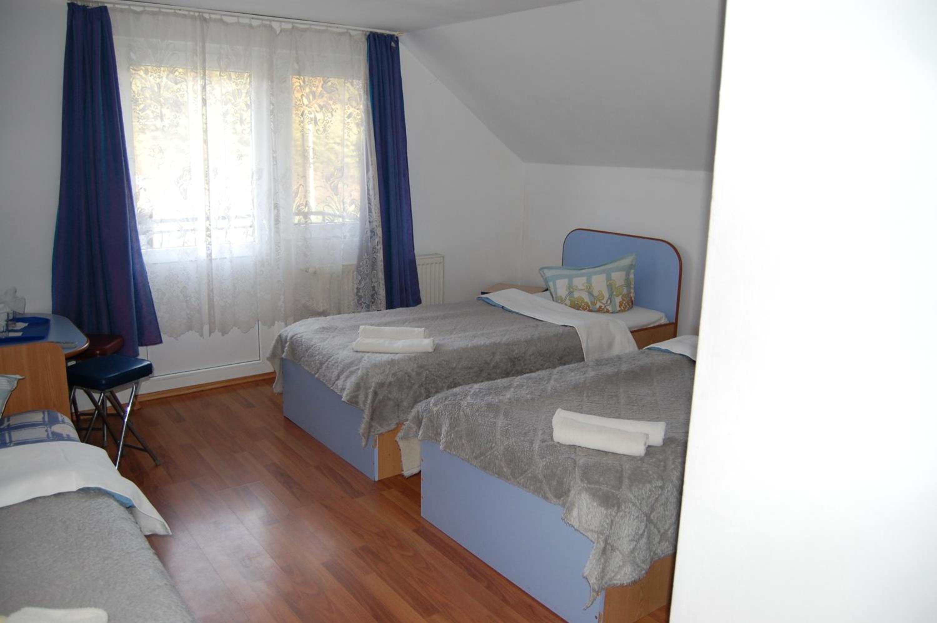 Triple Room with Private Bathroom - Photo 6