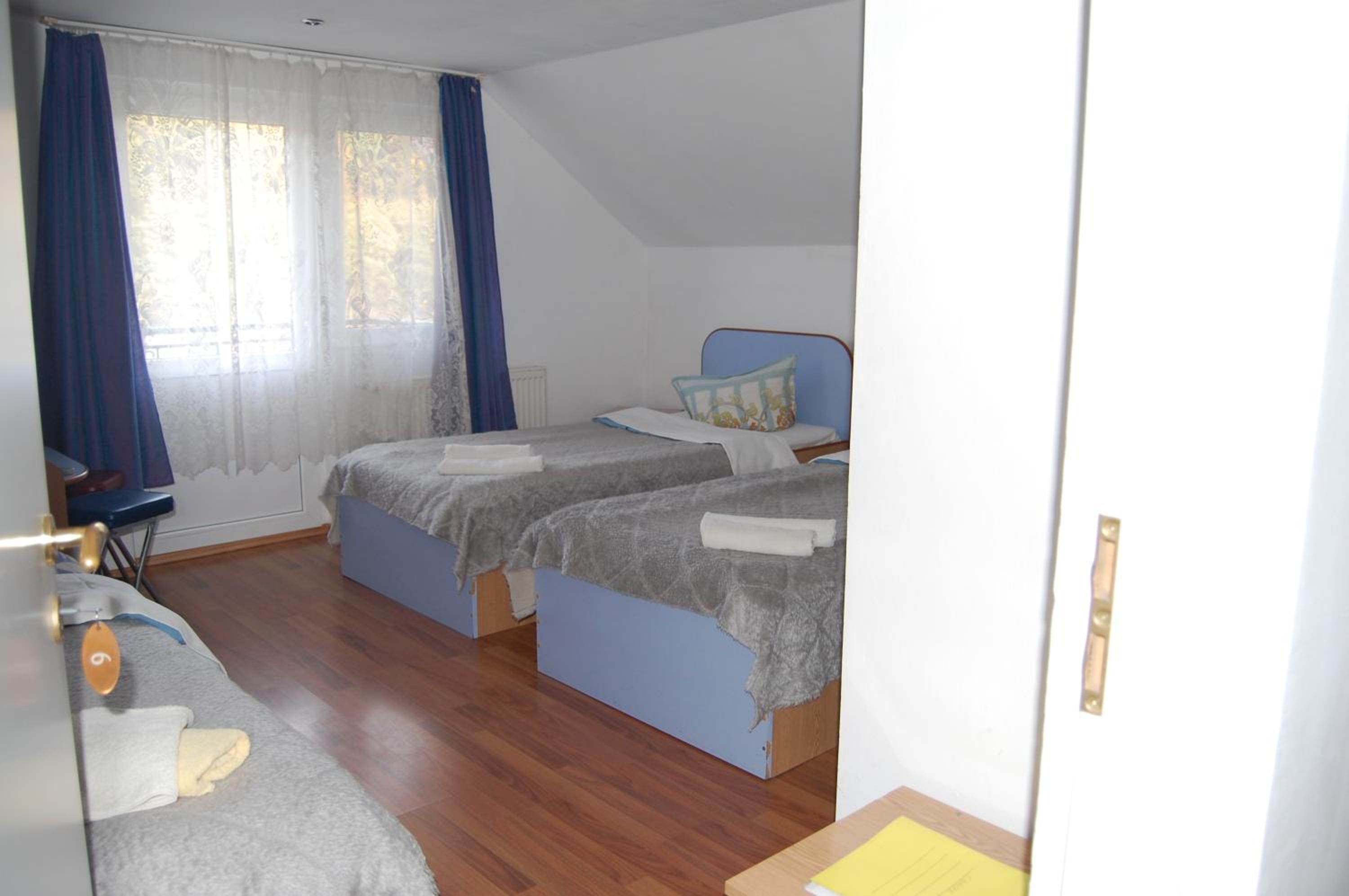 Triple Room with Private Bathroom - Photo 4