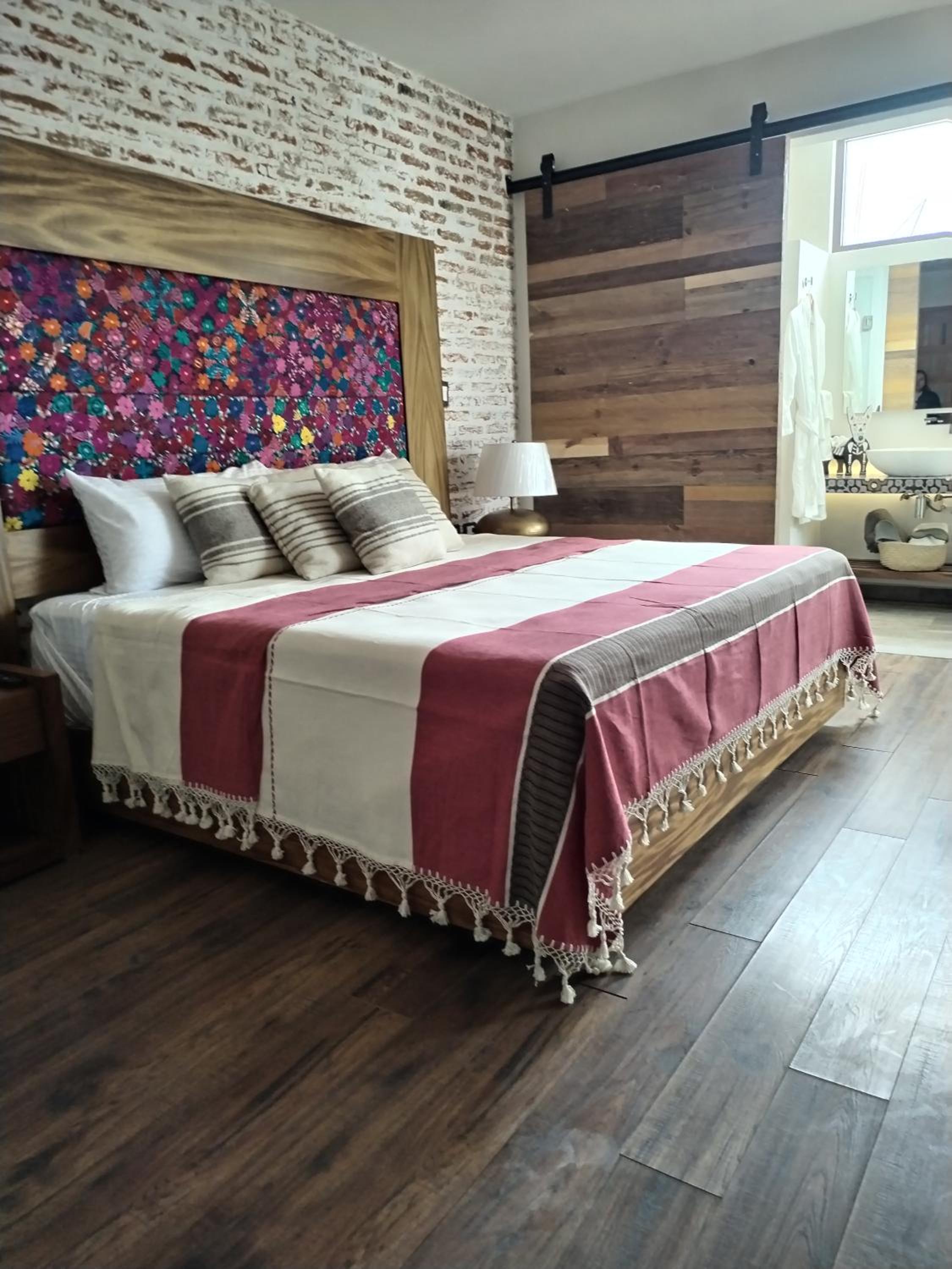 Deluxe King Room photo 2