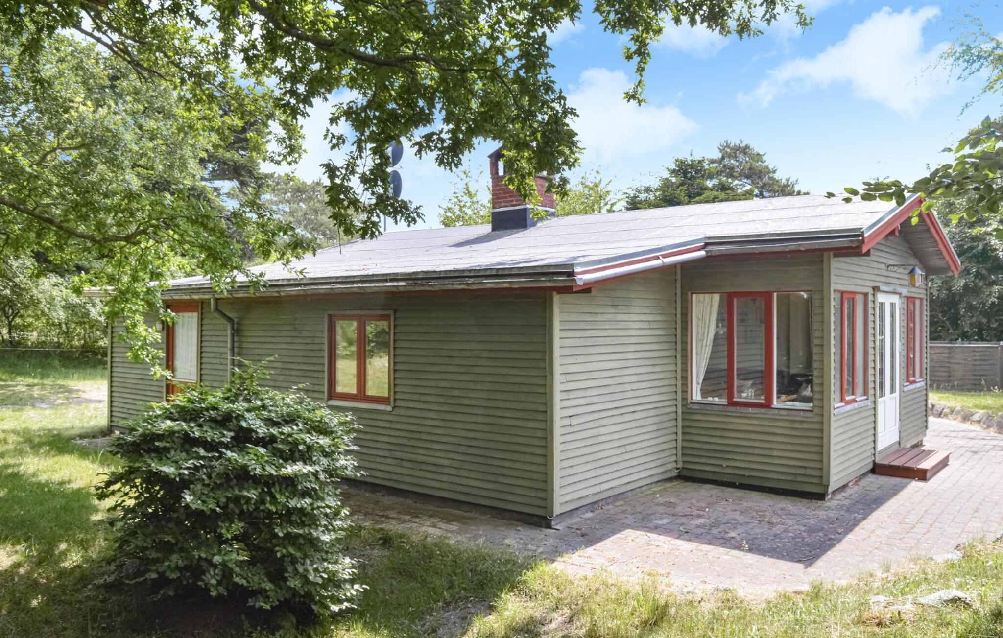 Three-Bedroom Vacation Home  photo 2