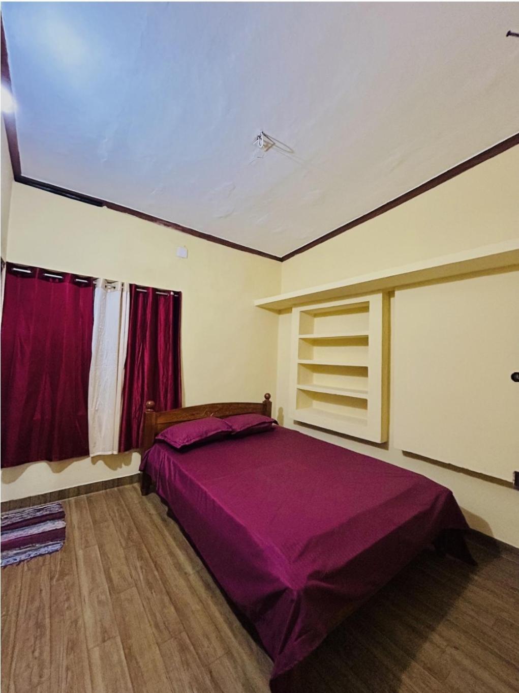 One-Bedroom House photo 1