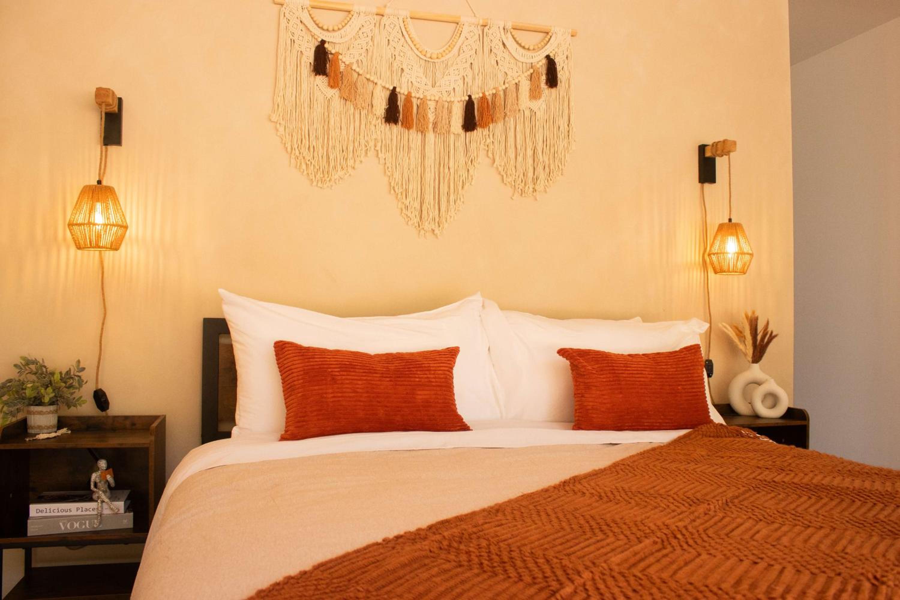 Deluxe Queen Suite