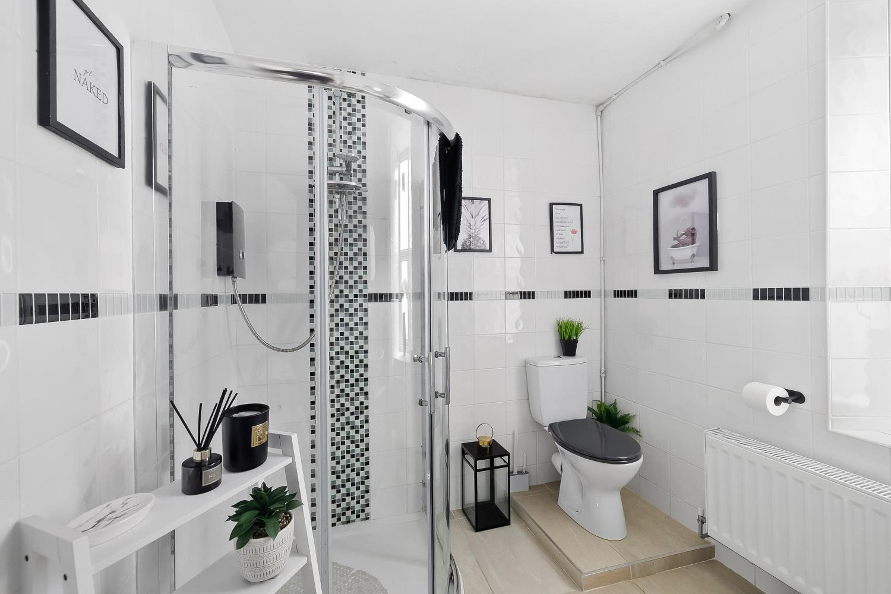 Two-Bedroom Apartment - Photo 11