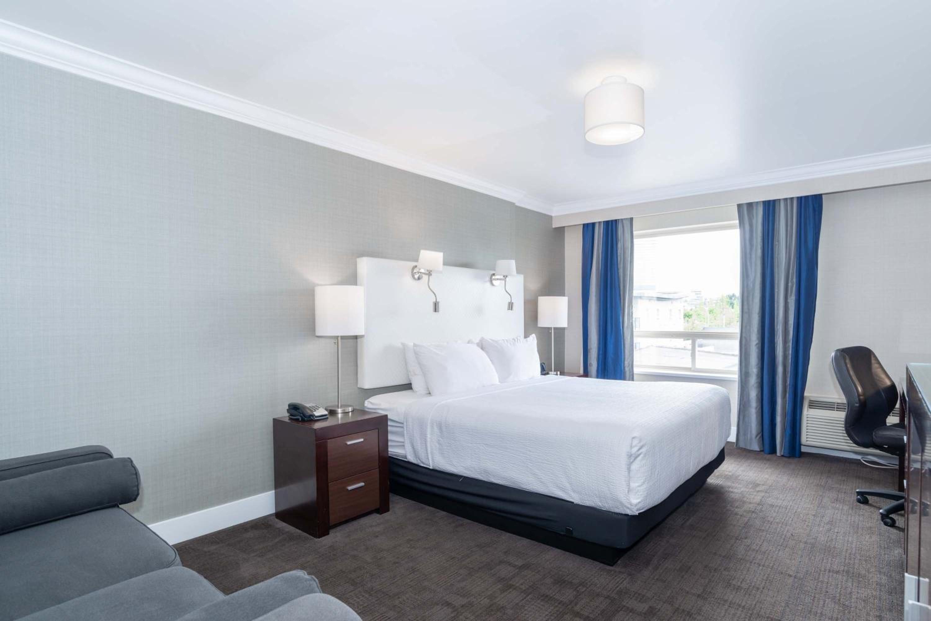 Standard Room, 1 King Bed - Photo 1