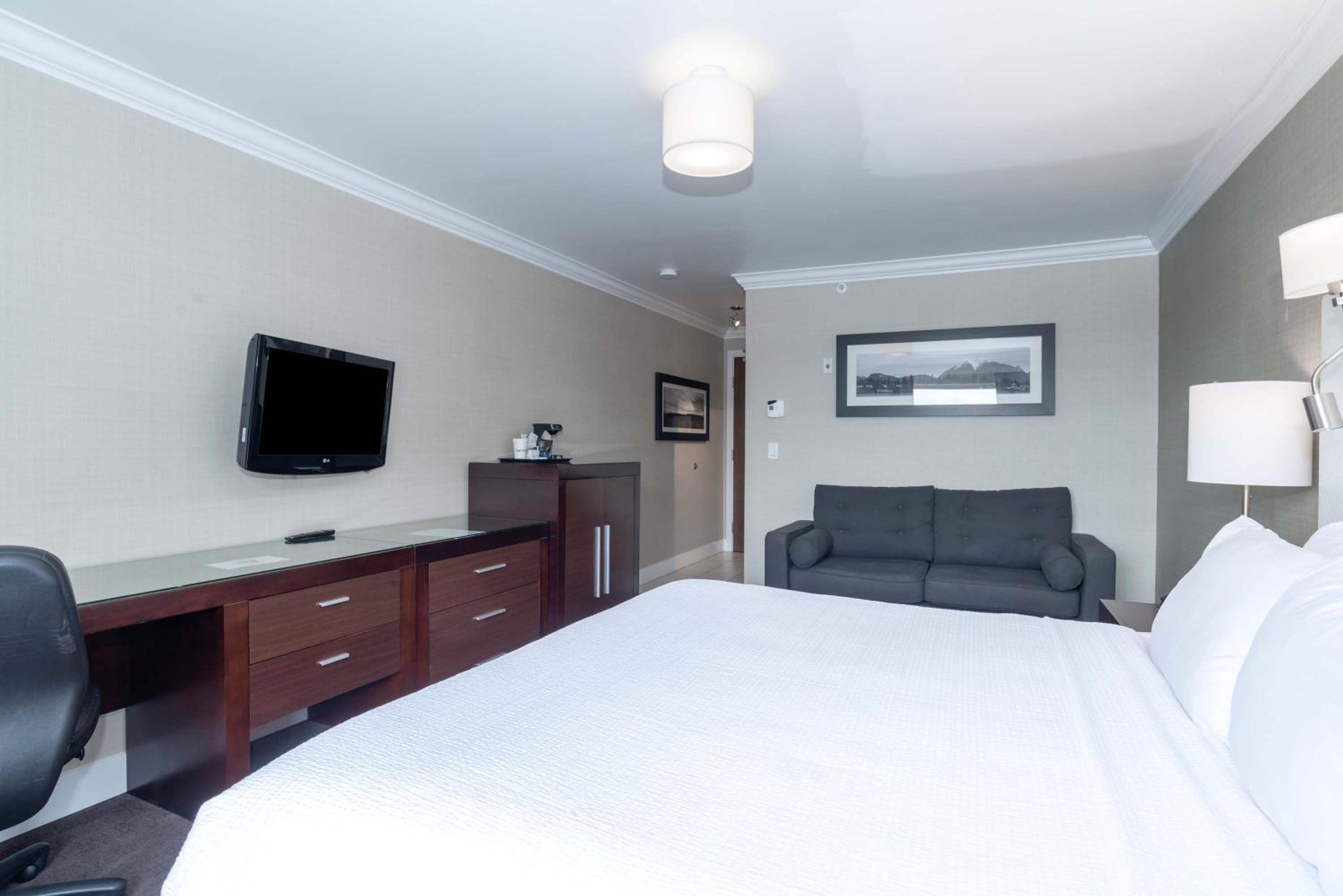 Standard Room, 1 King Bed - Photo 3