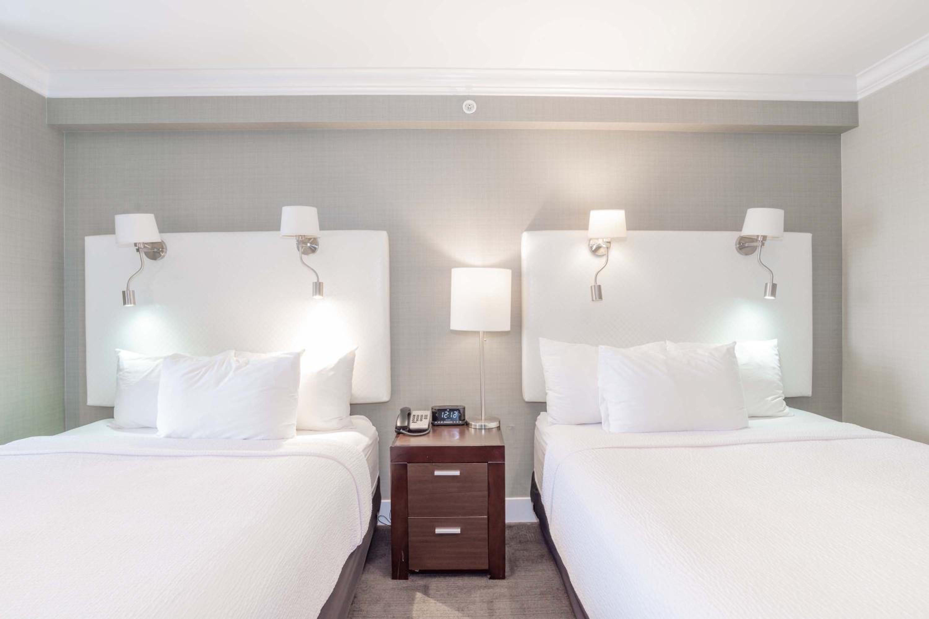 Standard Room, 2 Queen Beds - Photo 3