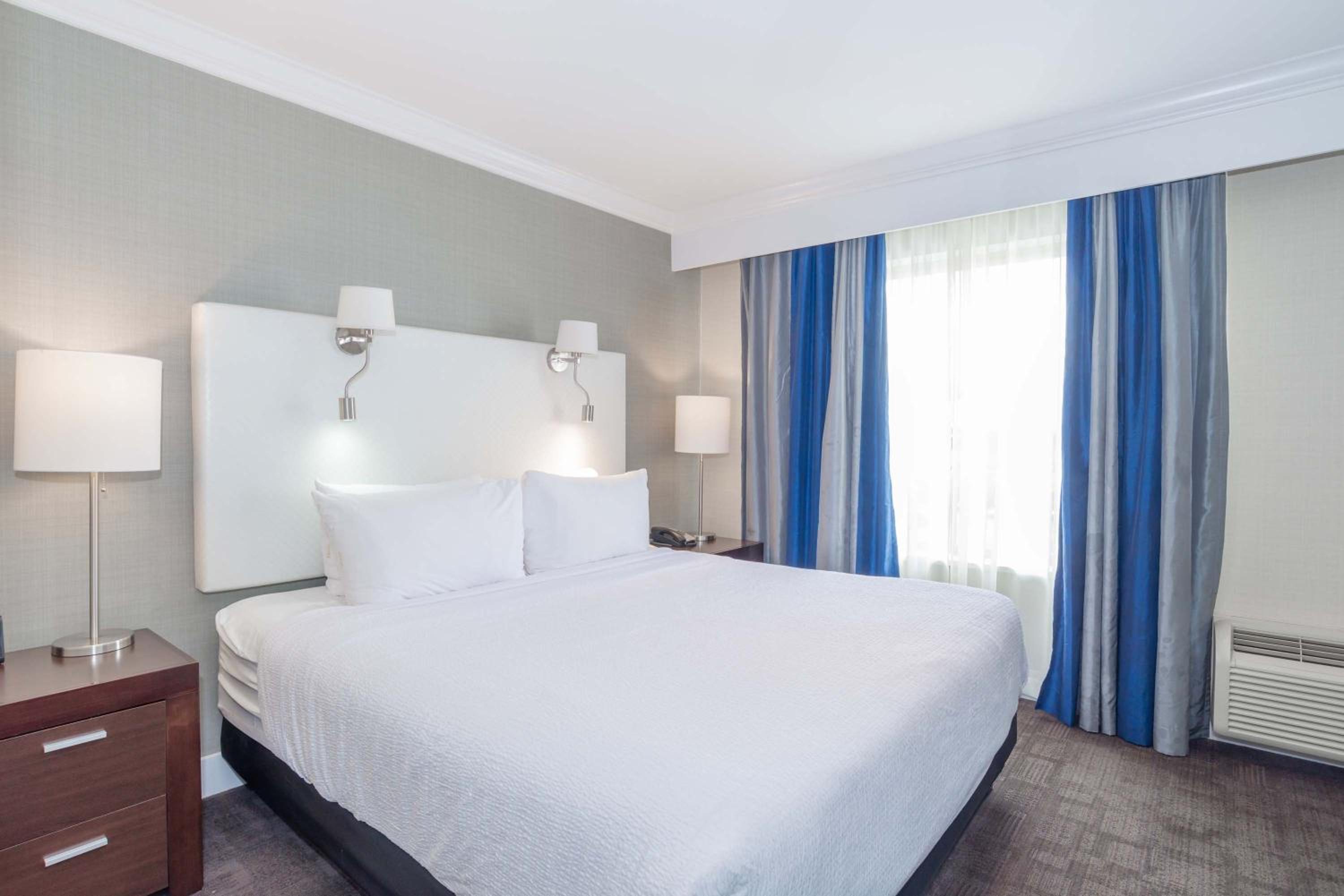 Standard Suite, 1 King Bed, Kitchenette - Photo 1