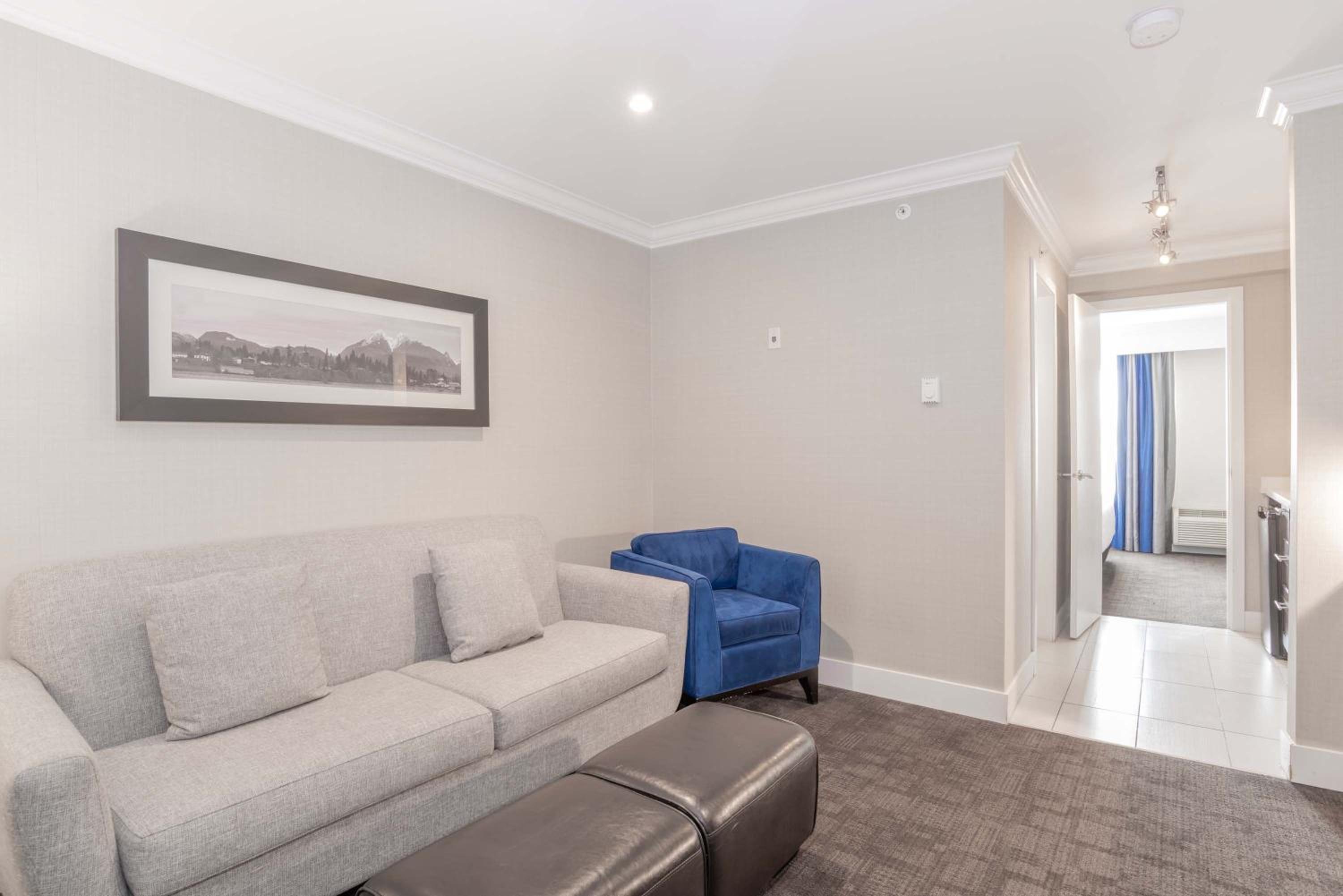 Standard Suite, 1 King Bed, Kitchenette - Photo 3