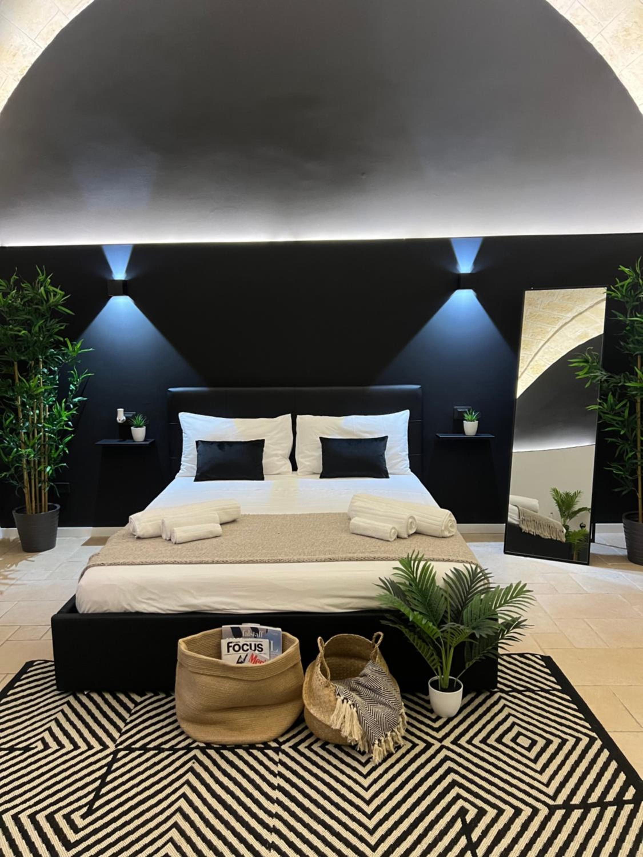 Deluxe One-Bedroom Apartment