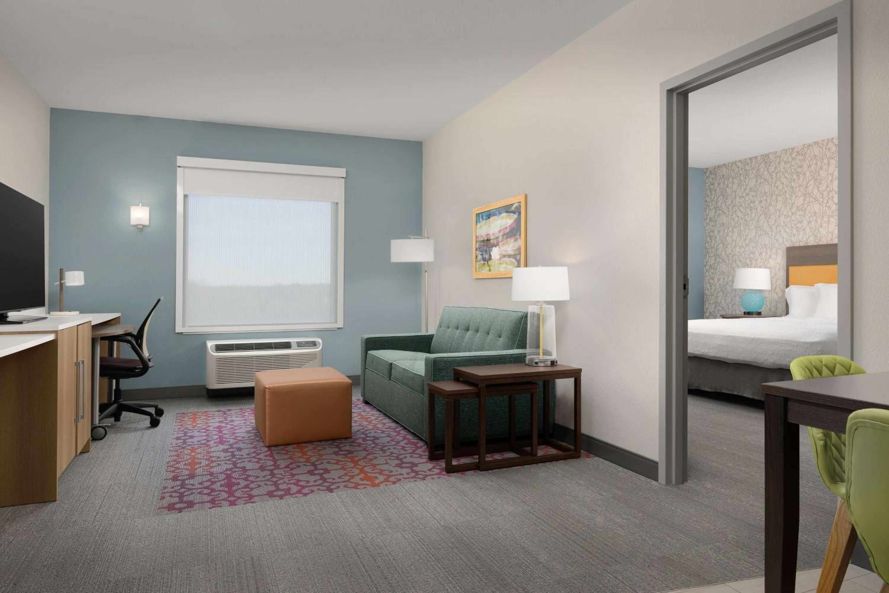 King Suite with Bath Tub - Mobility/Hearing Accessible photo 3