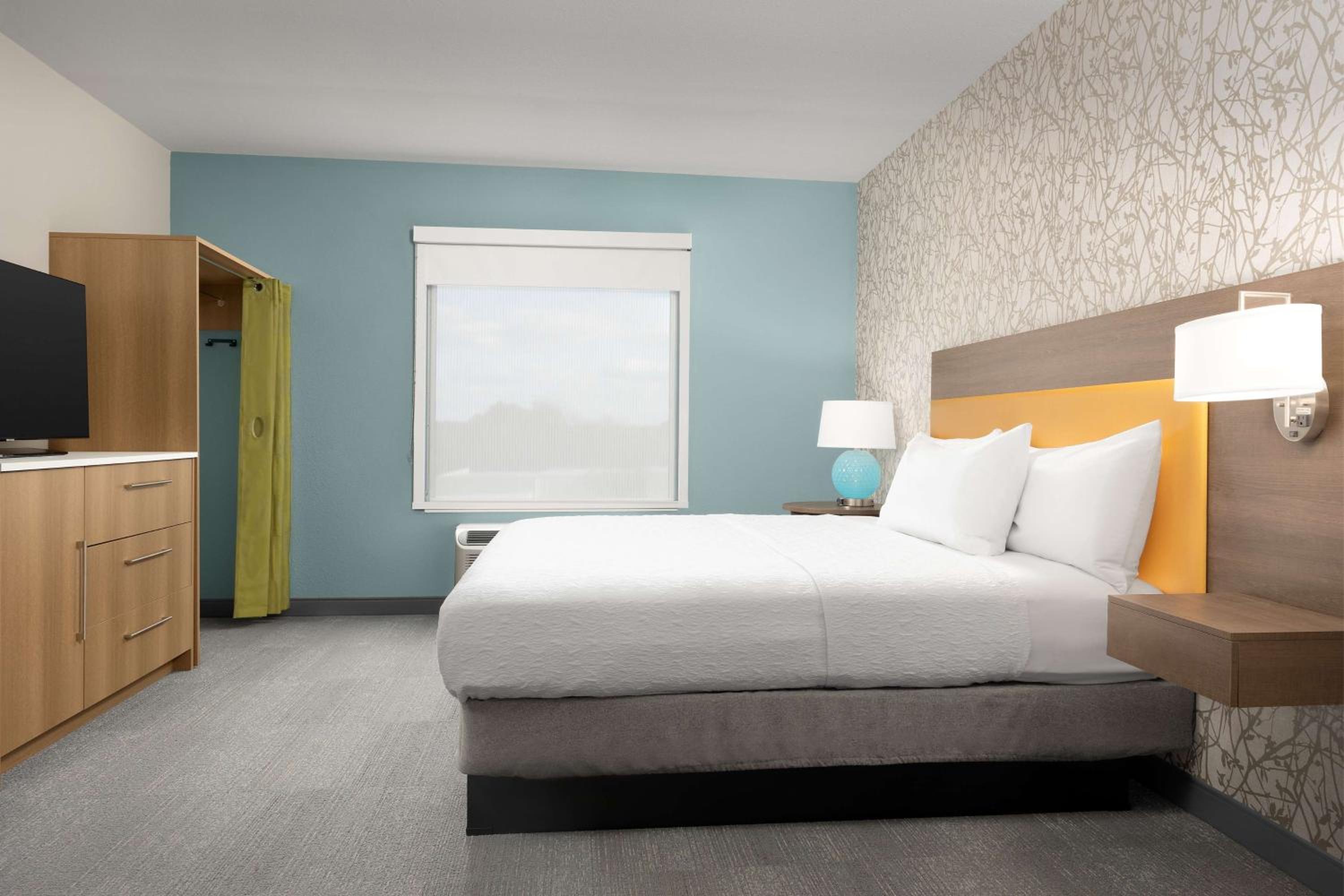 One-Bedroom King Suite - Photo 5
