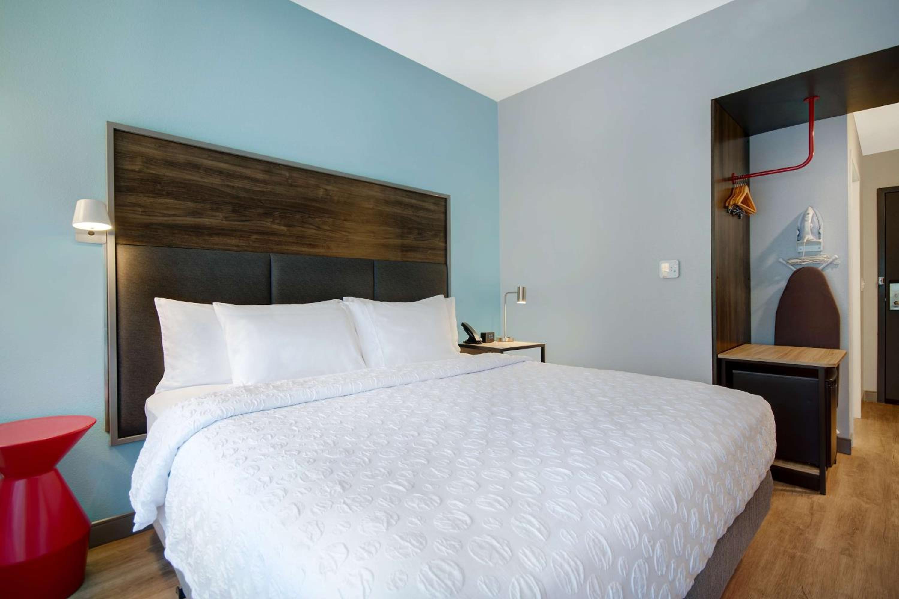 King Room with Walk-In Shower - Photo 1