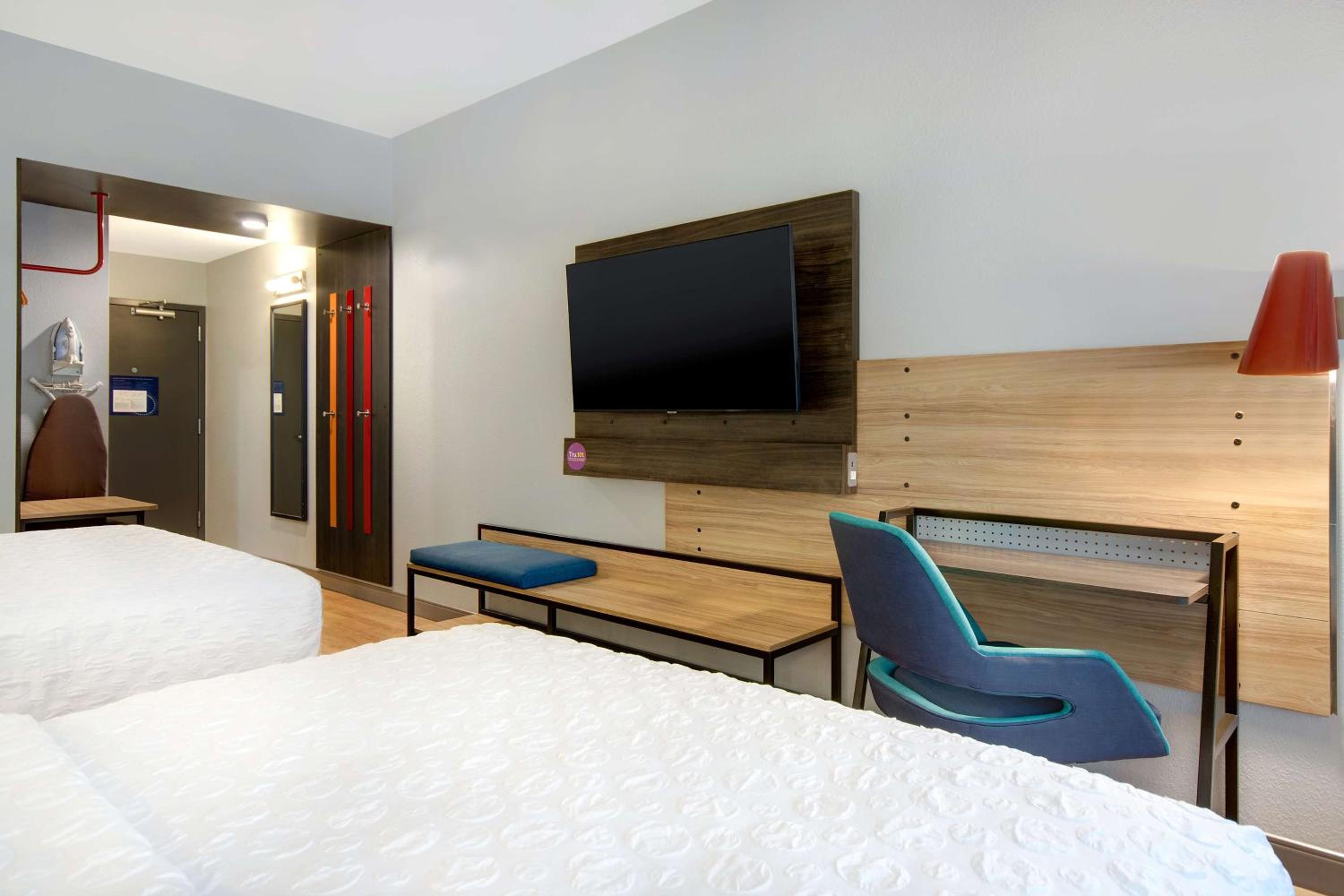Queen Room with Two Queen Beds and Walk-In Shower - Photo 2