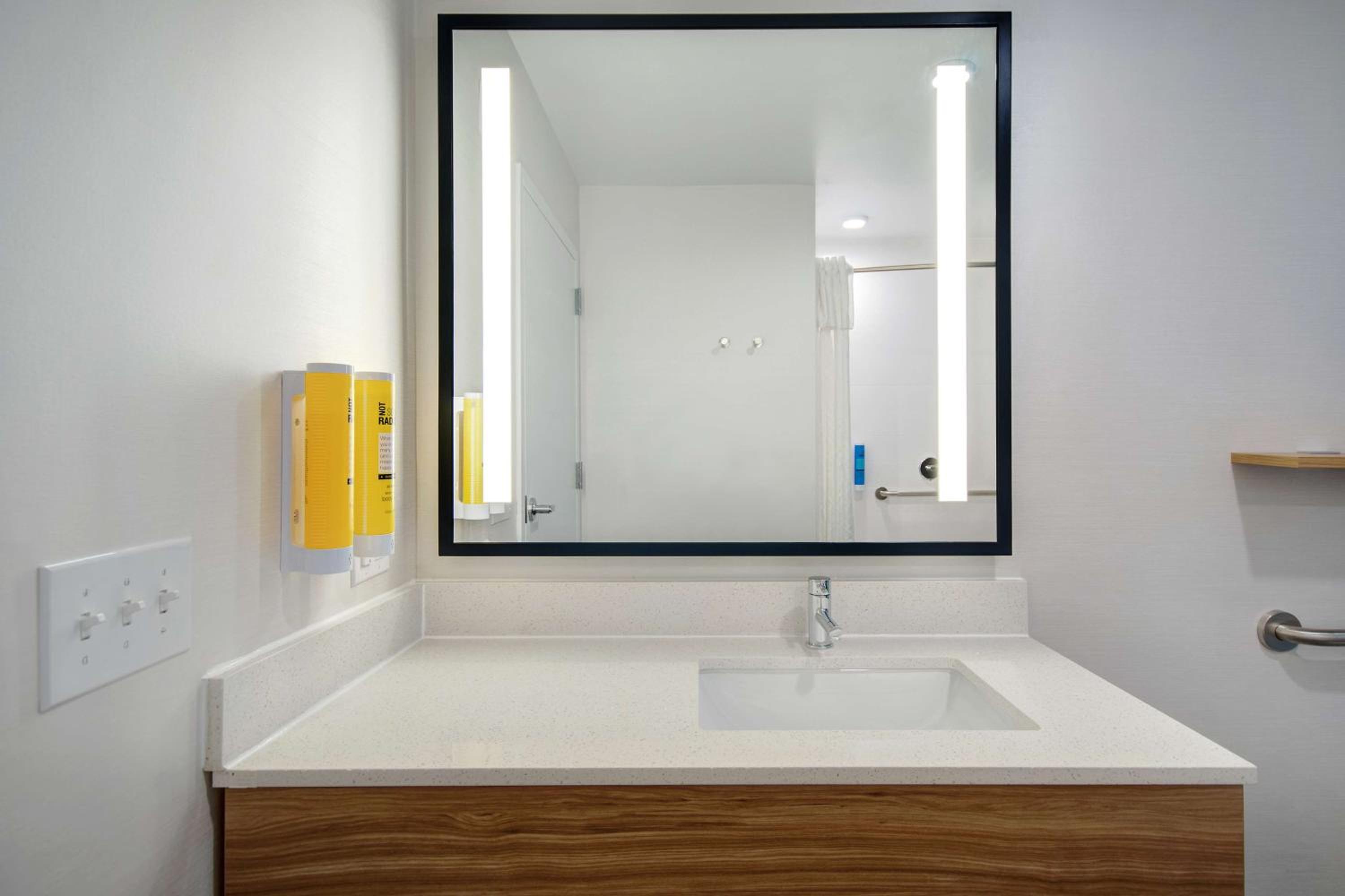 Queen Room with Two Queen Beds - Mobility and Hearing Access - Photo 4