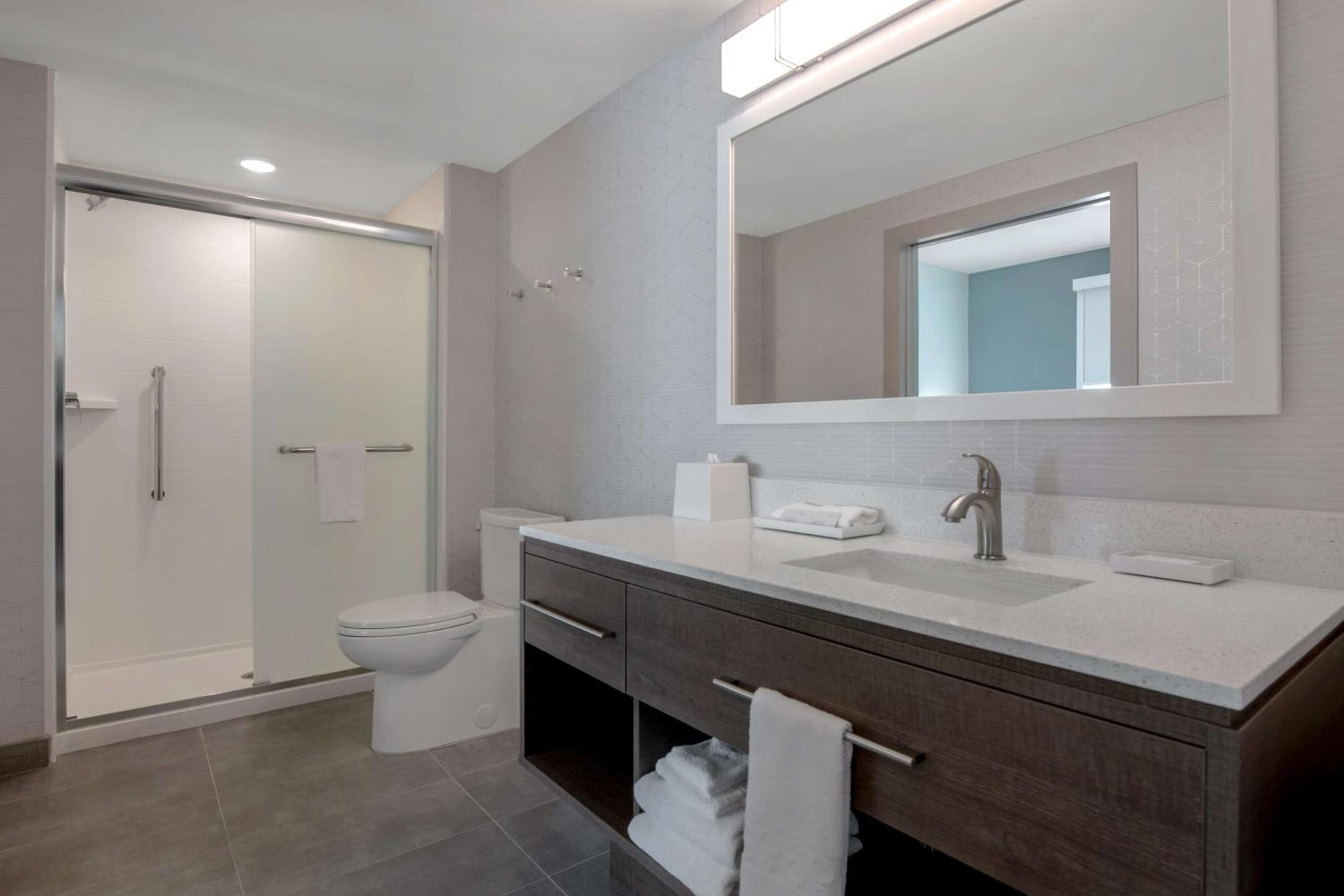 One-Bedroom King Suite - Photo 6