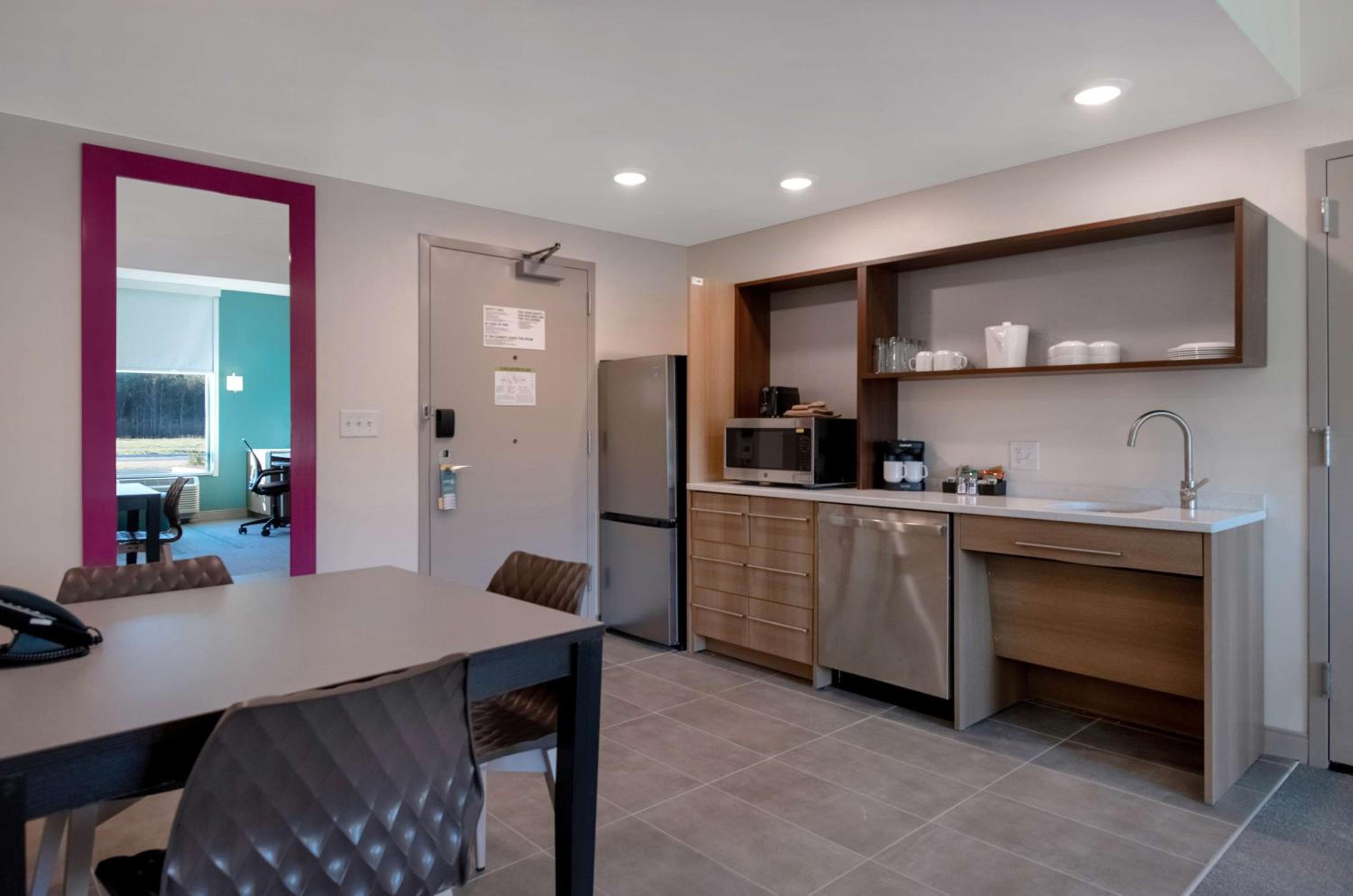 King Suite with Roll-In Shower - Mobility Accessible  - Photo 3