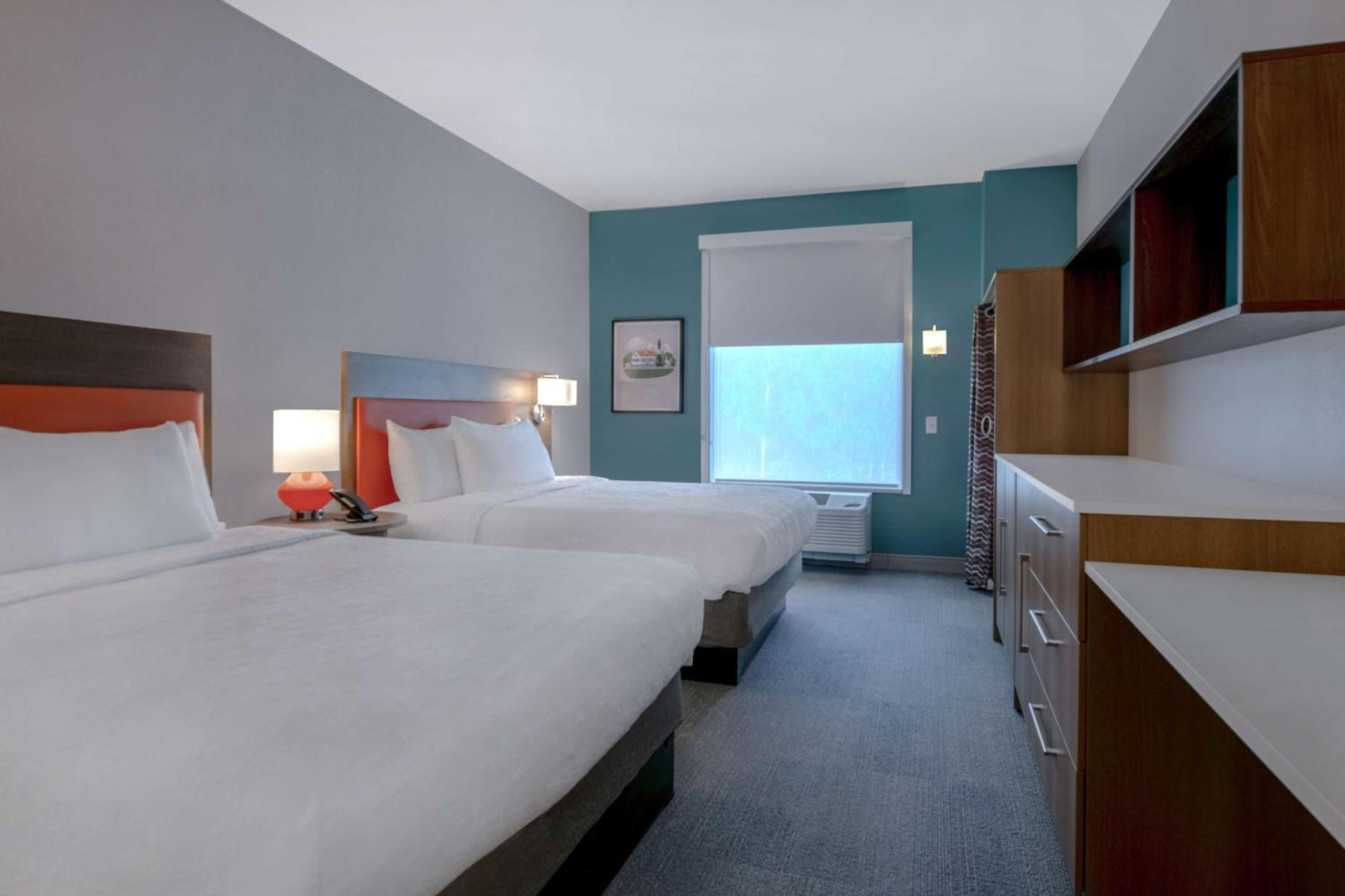 Studio Suite with Two Queen Beds - Photo 4