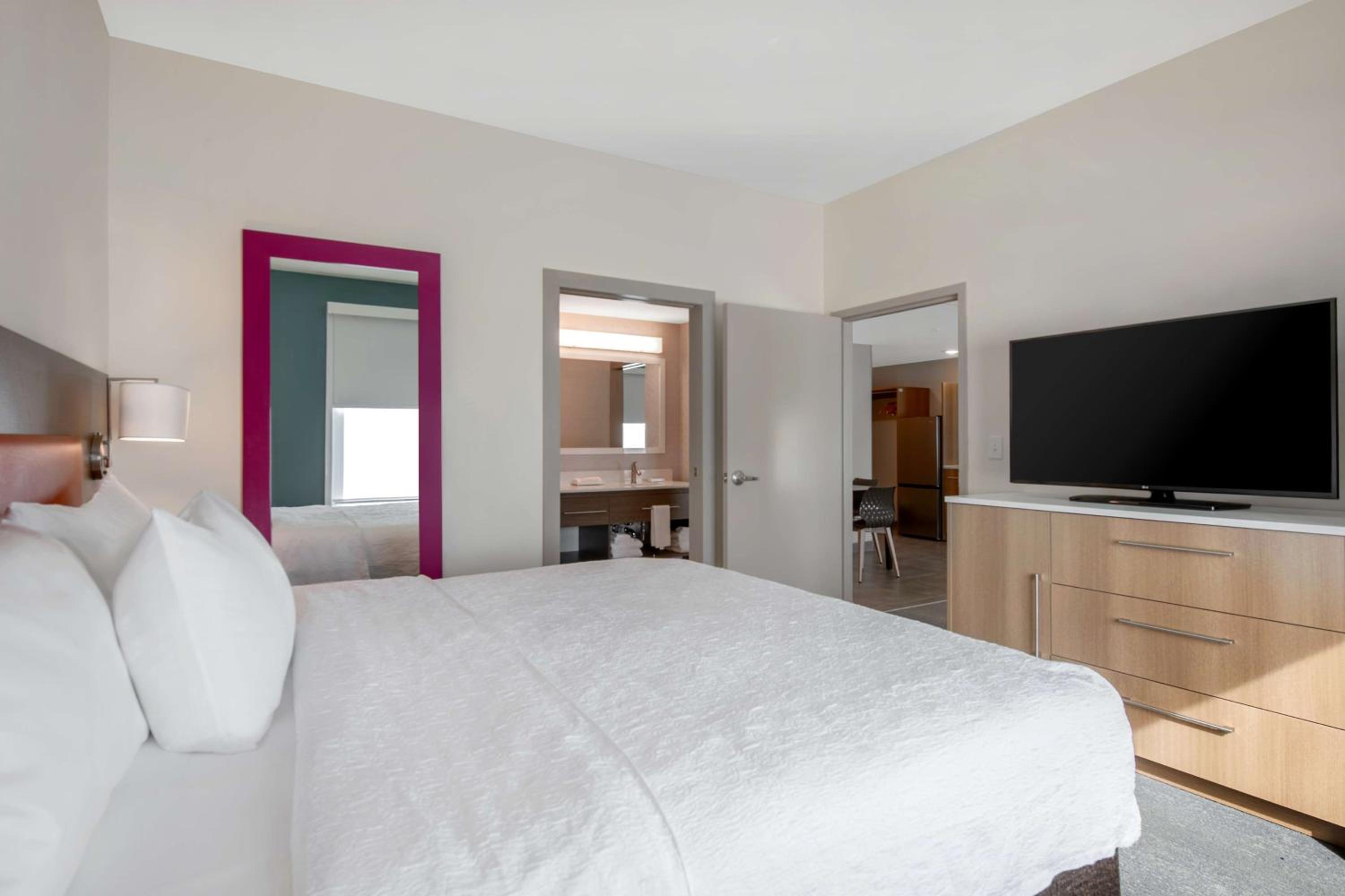 One-Bedroom King Suite - Photo 2