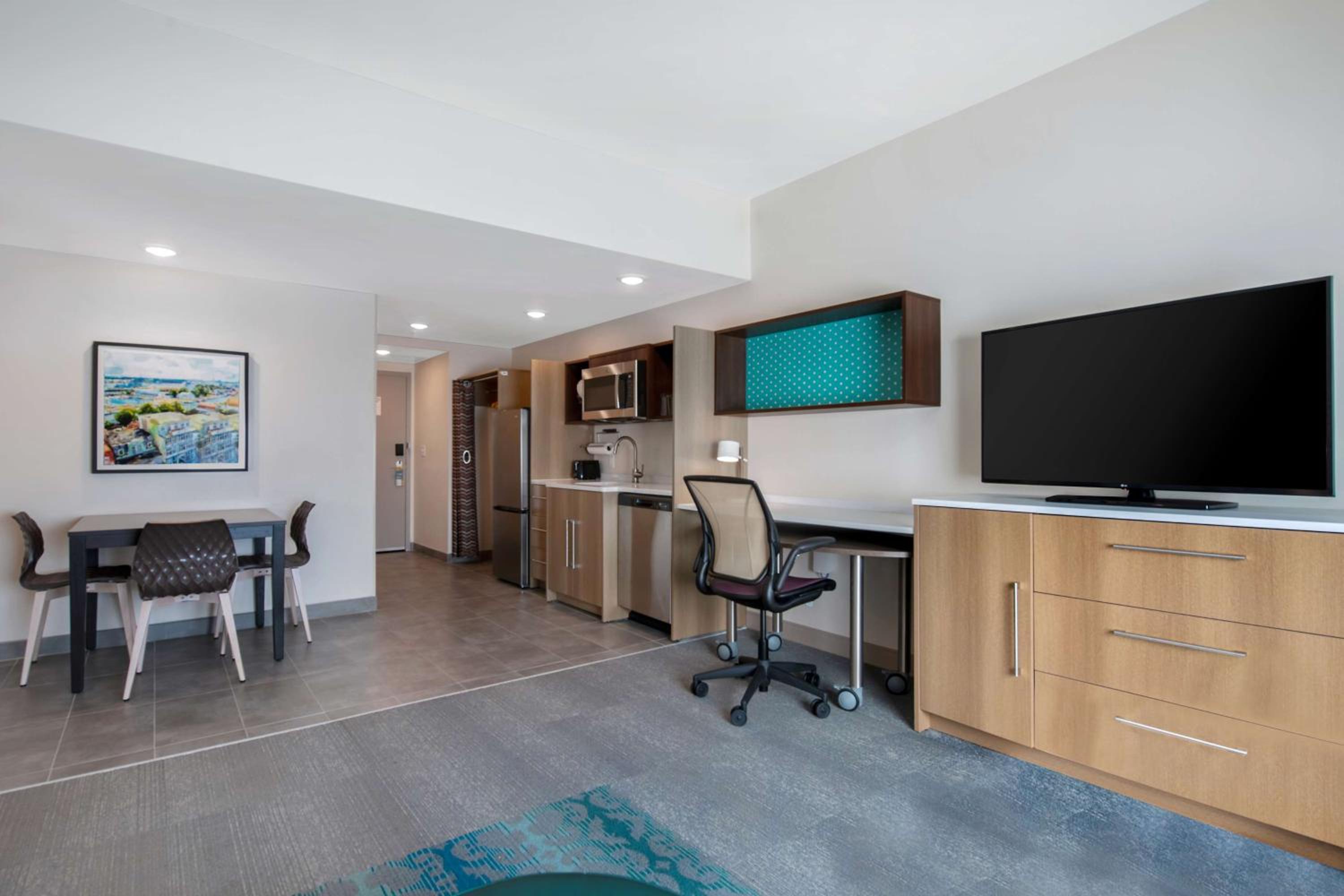 One-Bedroom King Suite - Photo 3