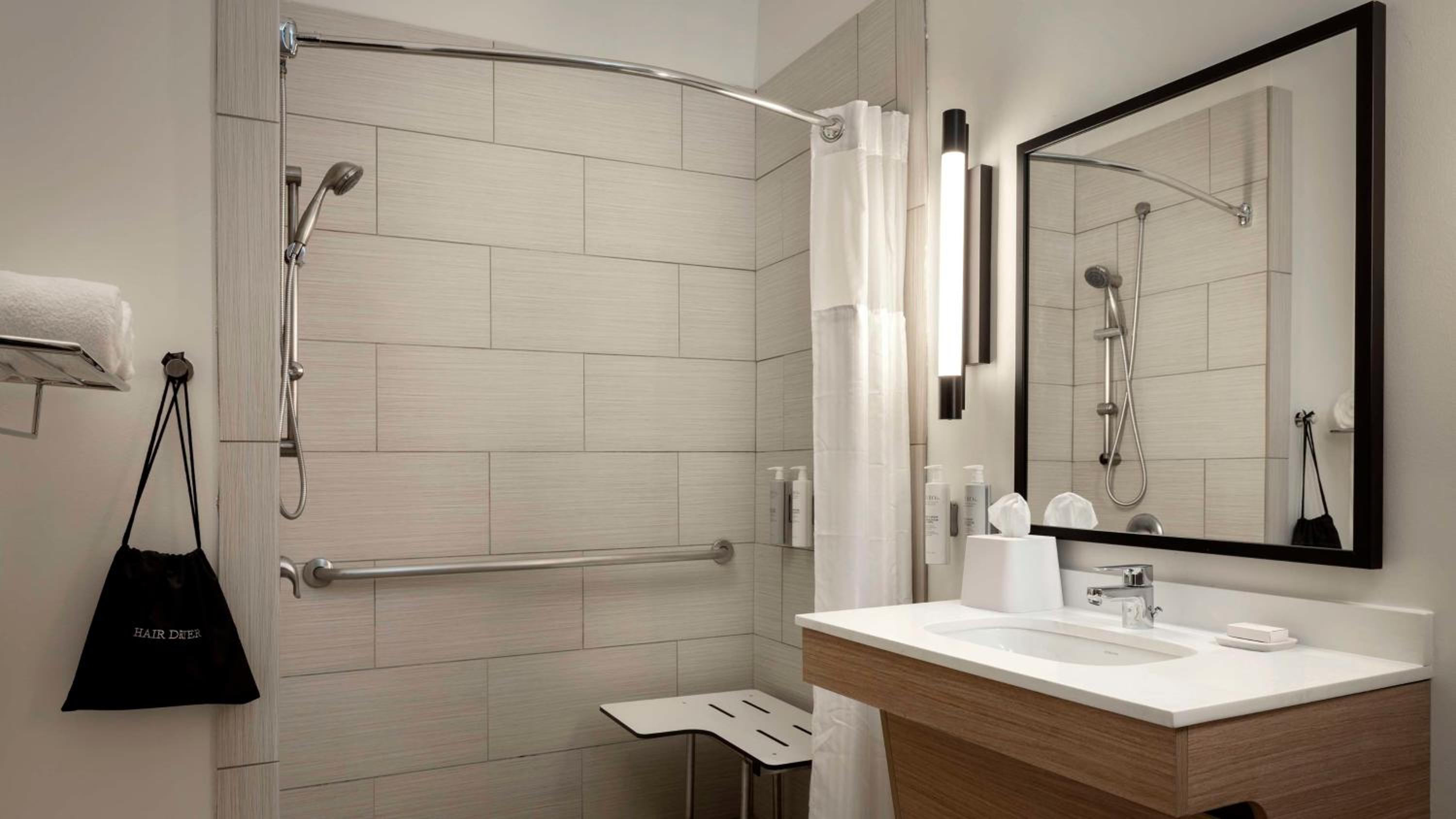 King Room with Roll-In Shower - Mobility and Hearing Access - Photo 2