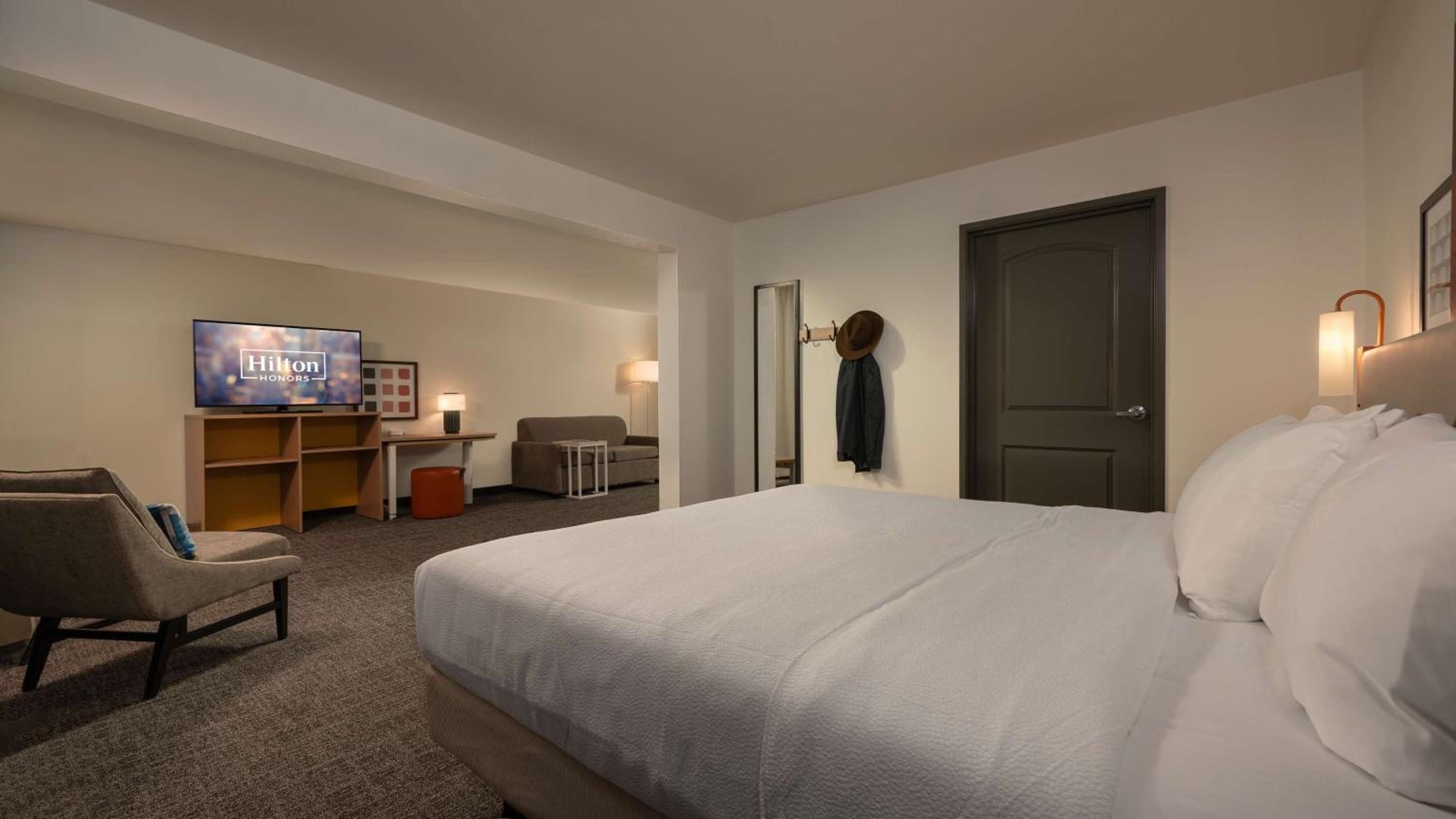 King Suite - Photo 2