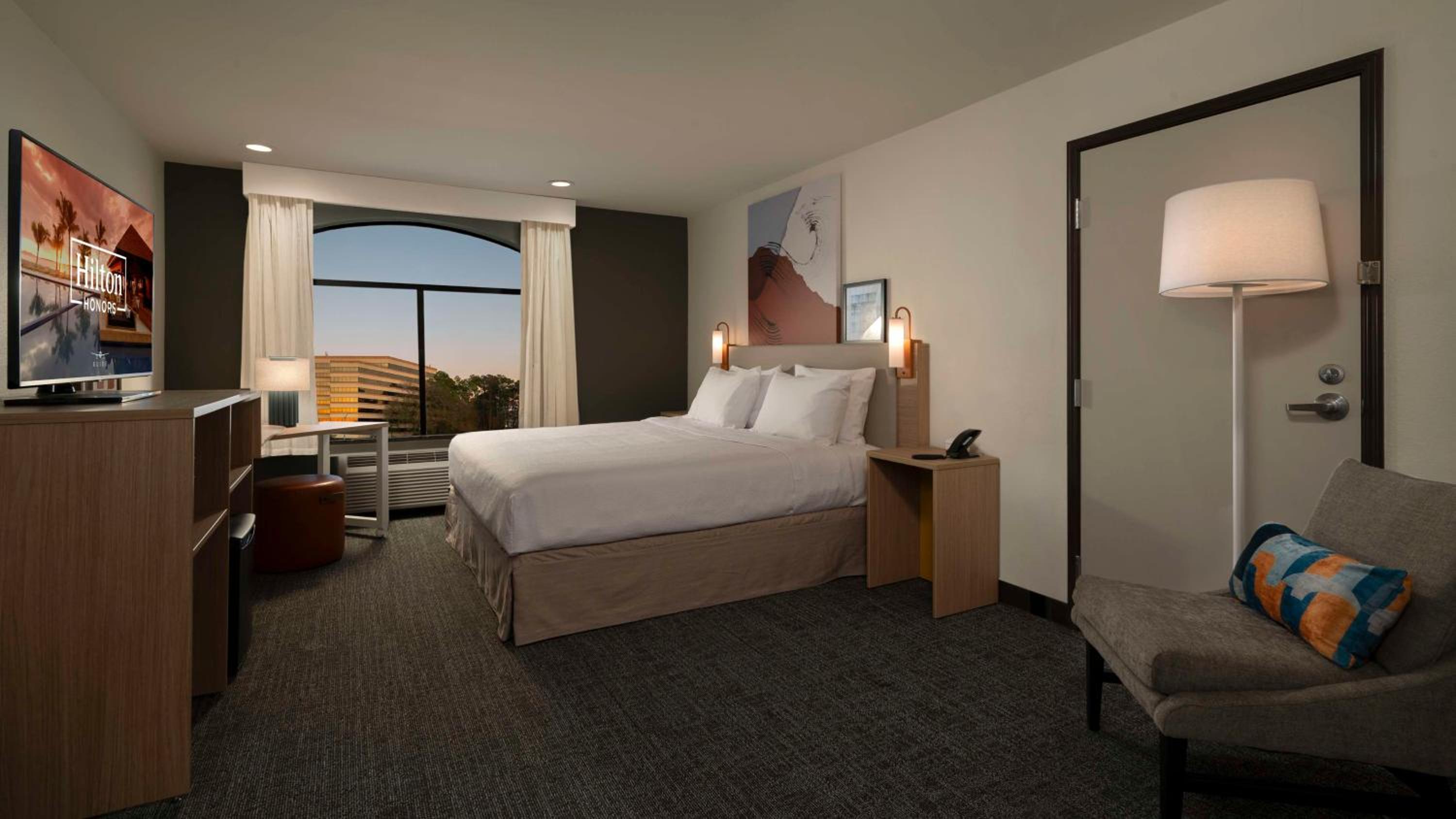 King Room with Roll-In Shower - Mobility and Hearing Access - Photo 1