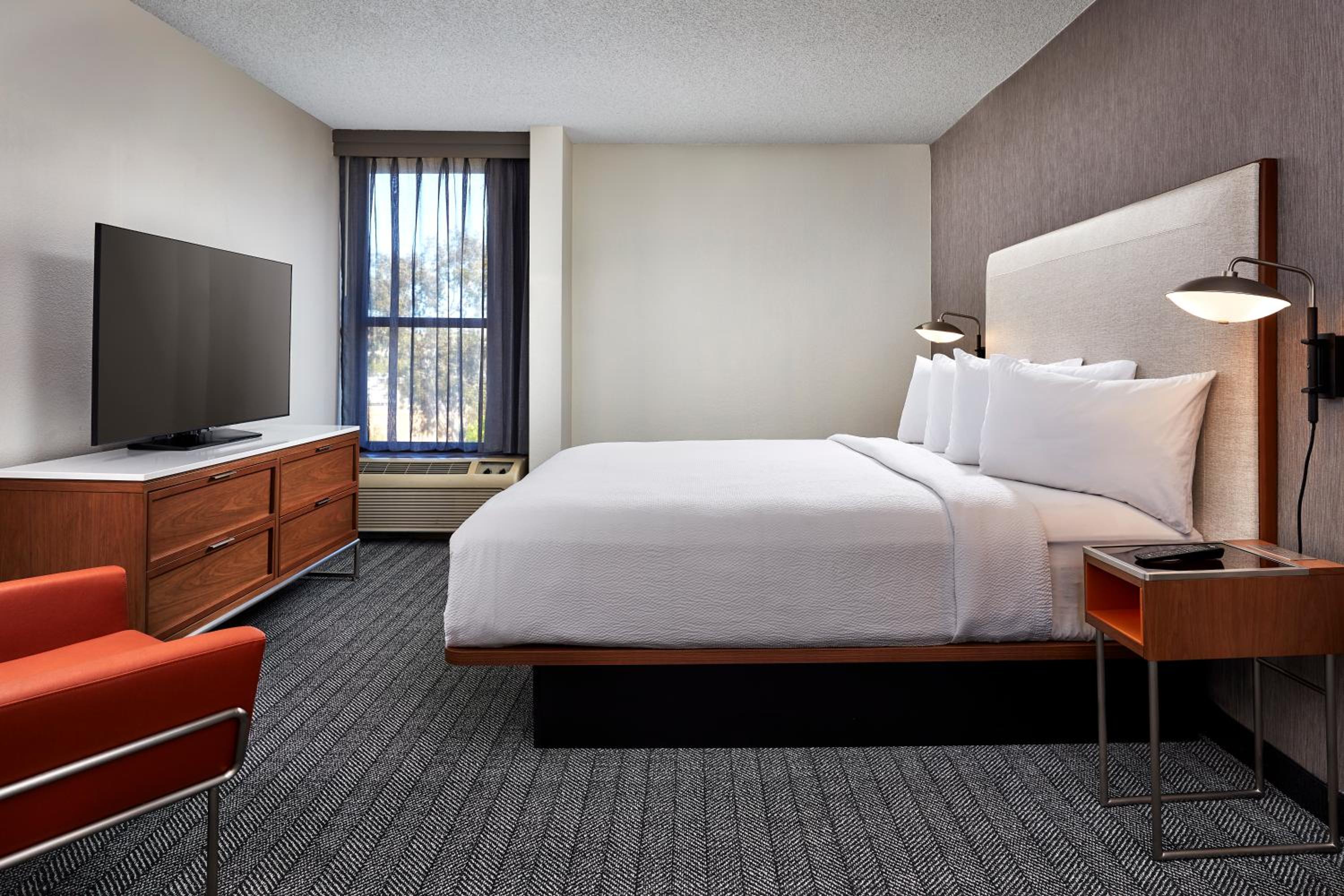 One-Bedroom King Suite - Photo 6