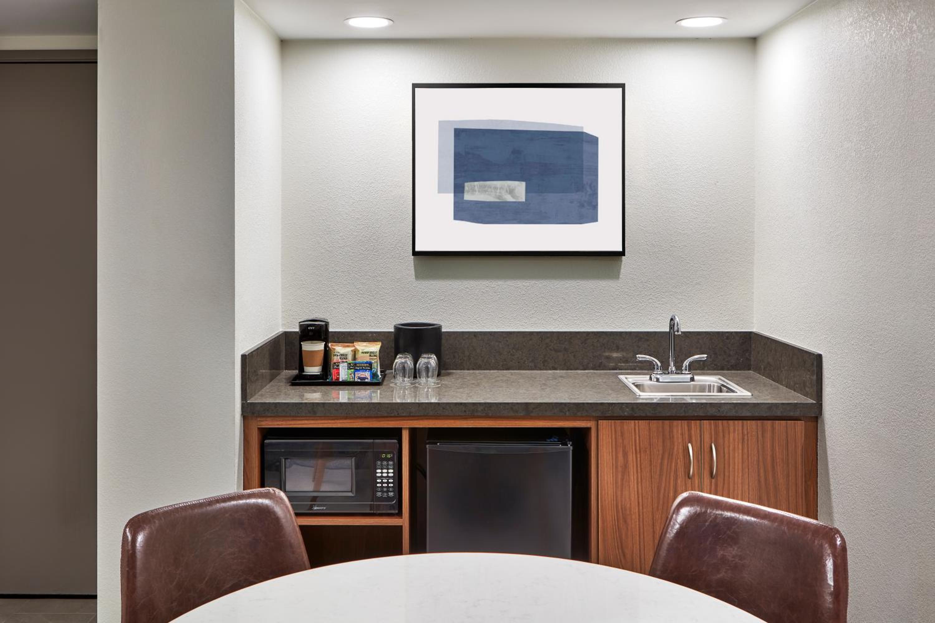 One-Bedroom King Suite - Photo 2