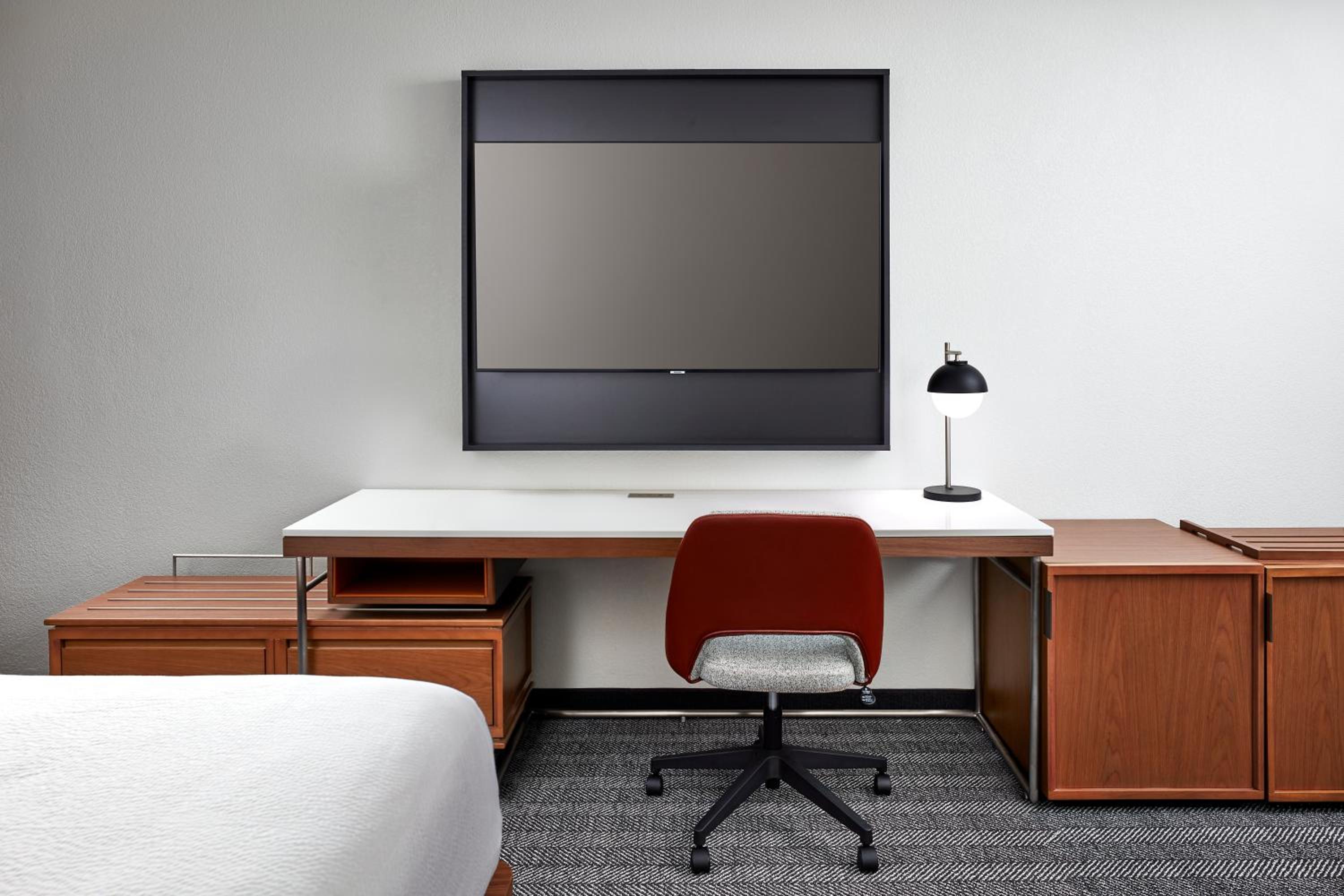 King Room with Sofa Bed - Photo 2