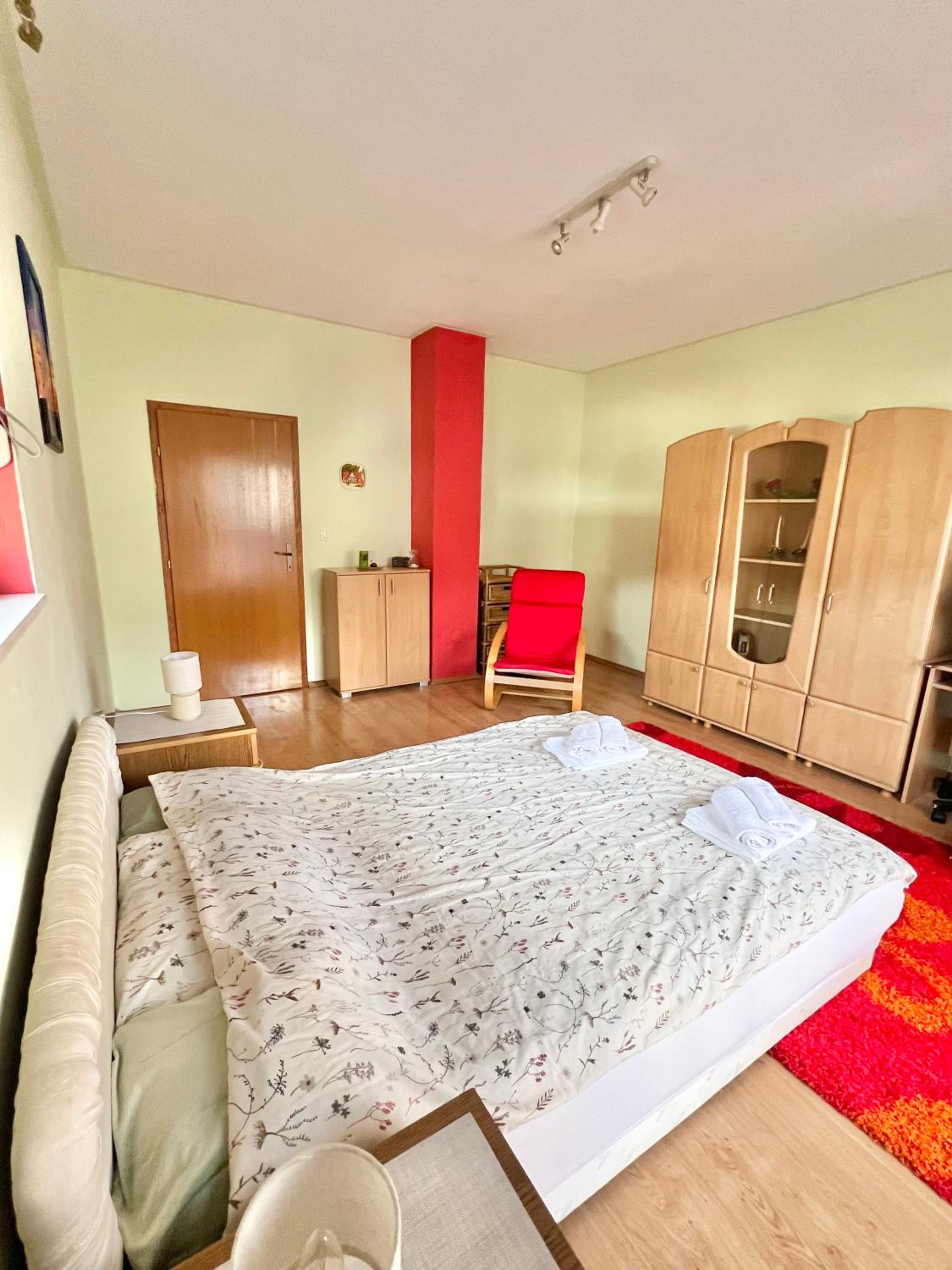 One-Bedroom Apartment photo 2
