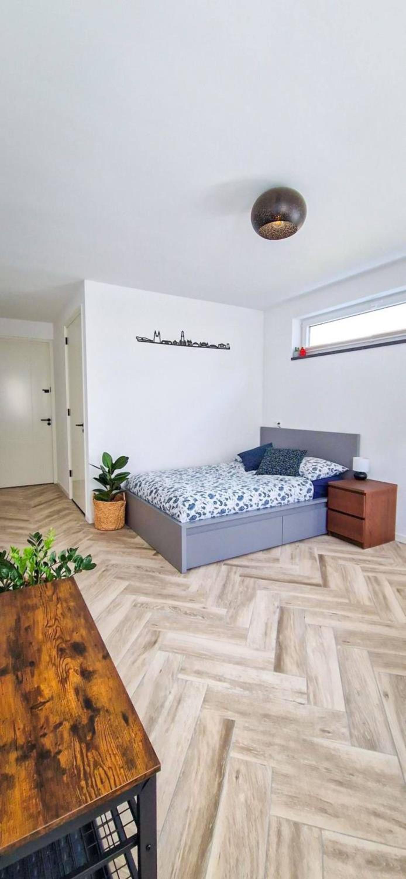 One-Bedroom Apartment photo 1