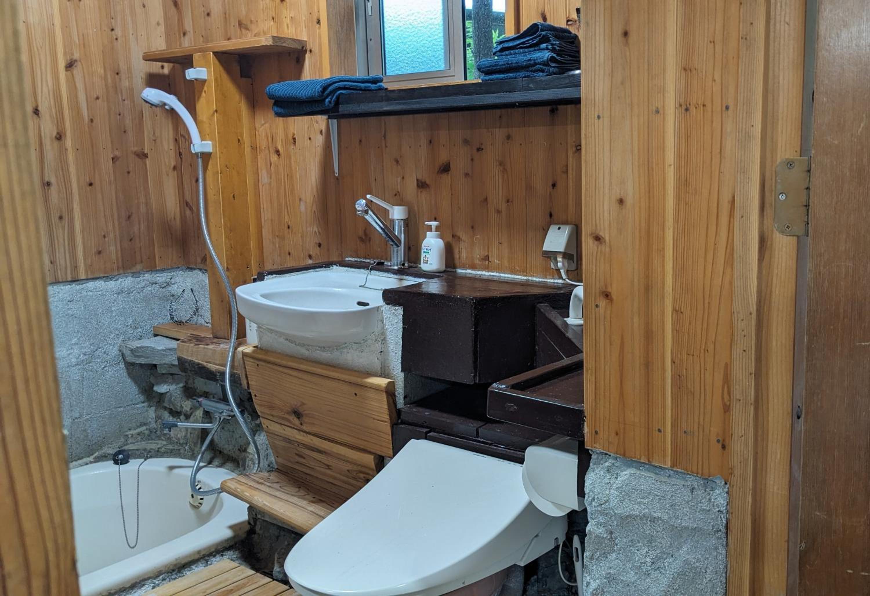 Quadruple Room with Private External Bathroom - Photo 27