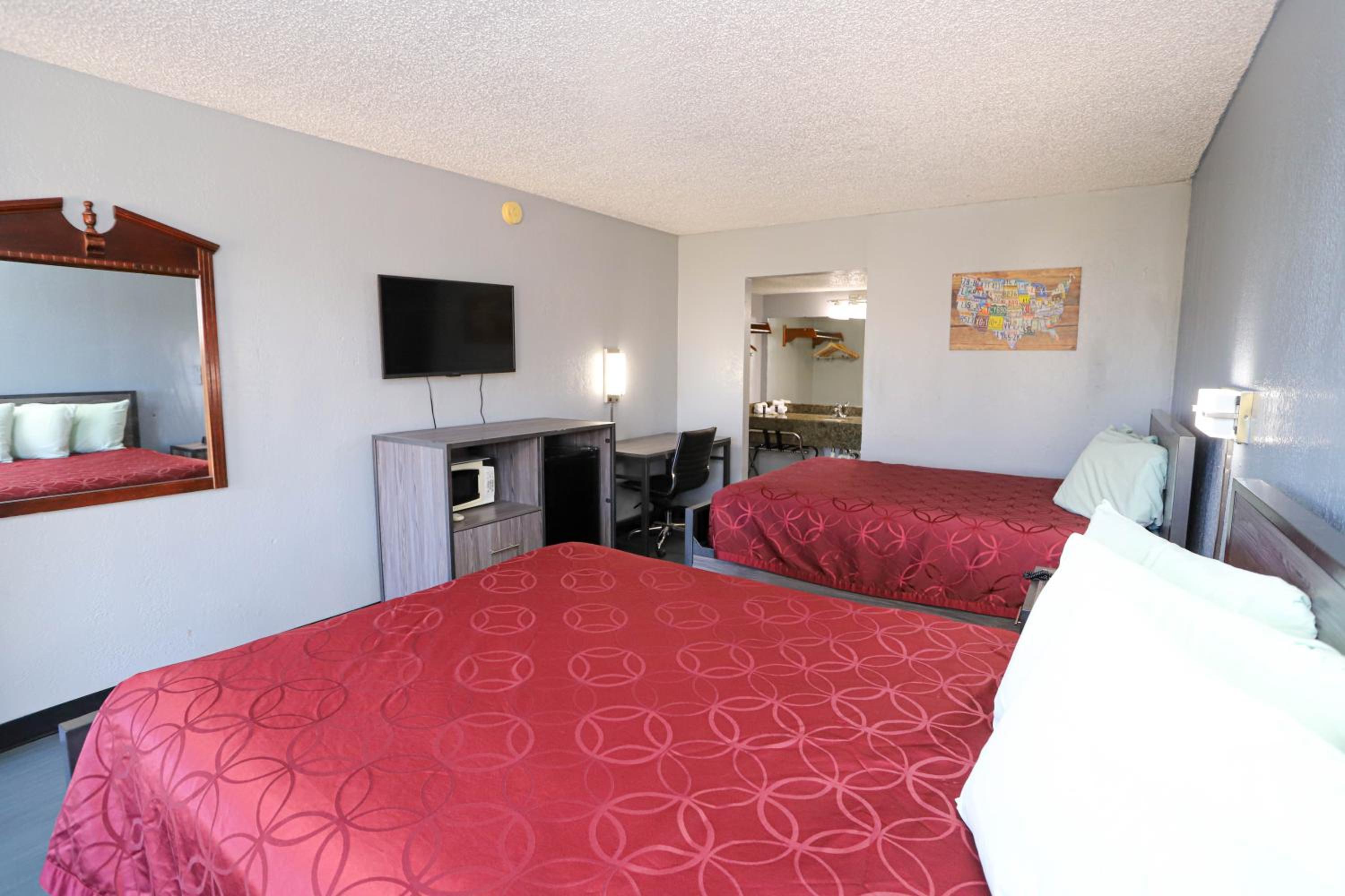 Deluxe King Suite photo 1