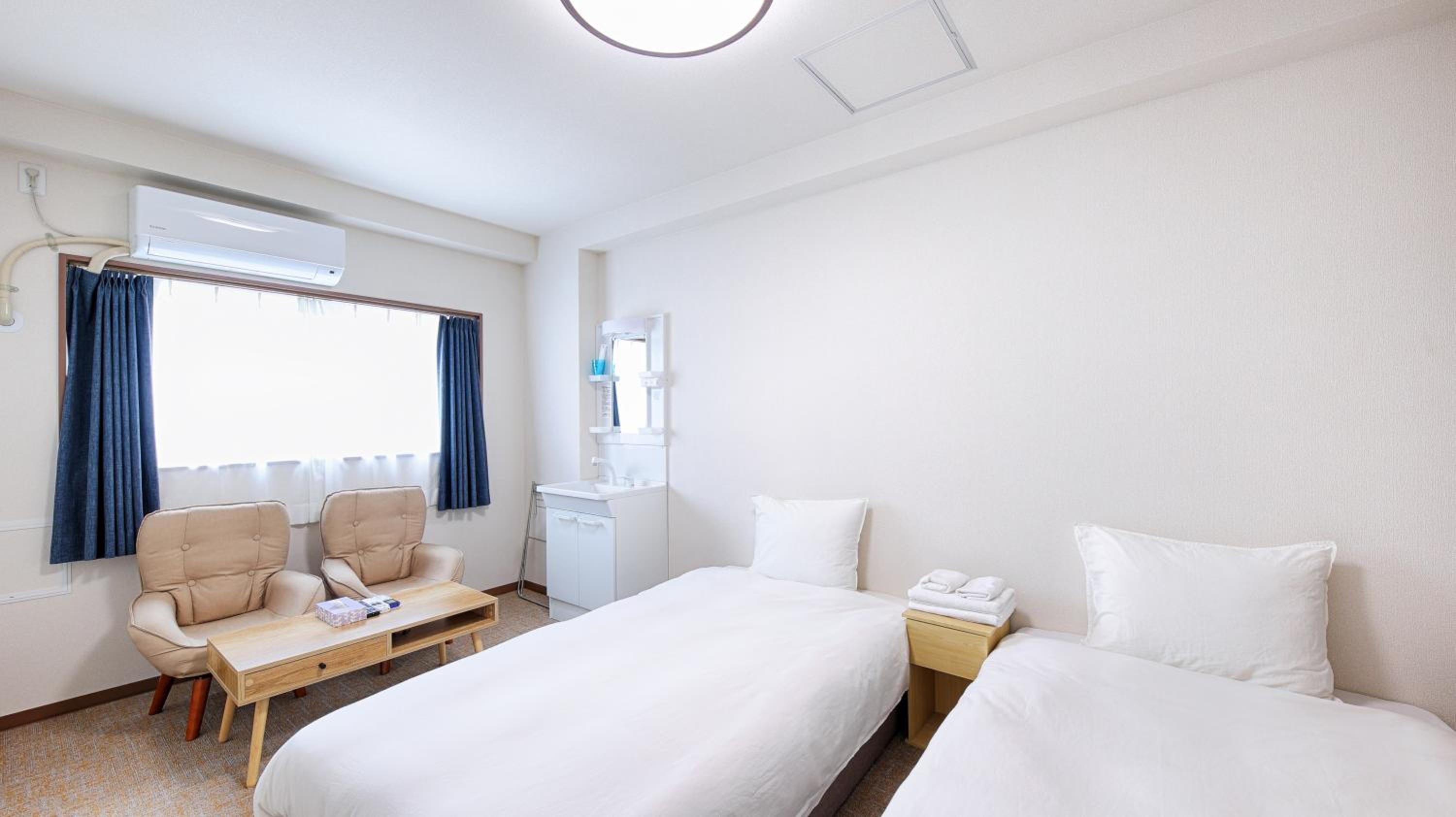 Standard Twin Room with Shared Bathroom