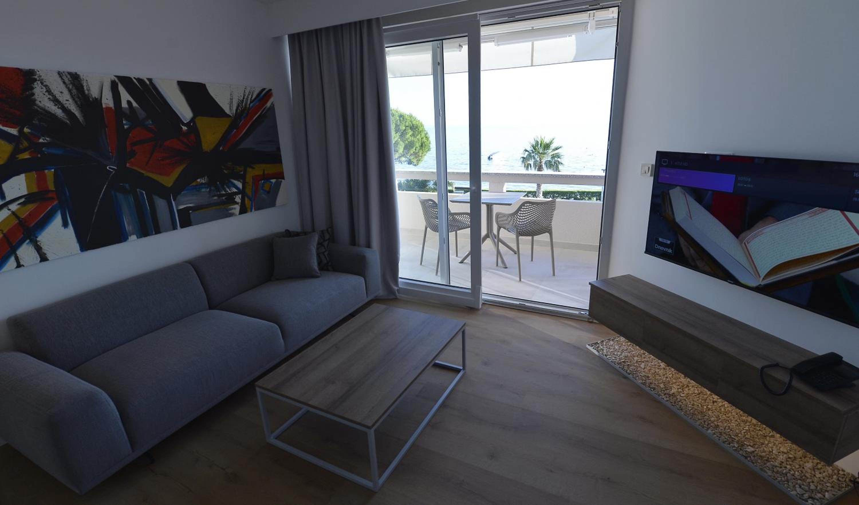 Deluxe Suite with Sea View photo 2