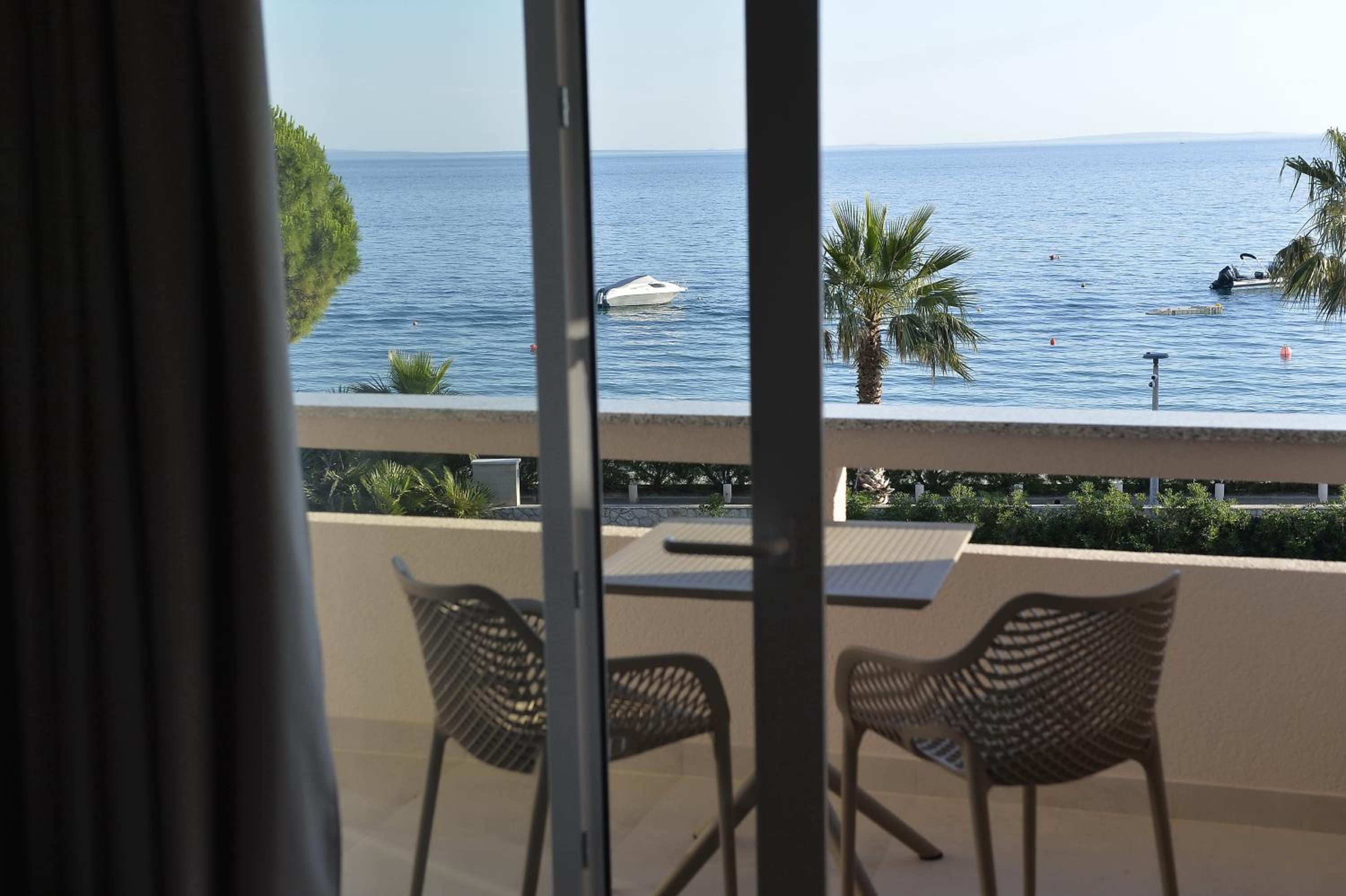 Deluxe Suite with Sea View photo 3