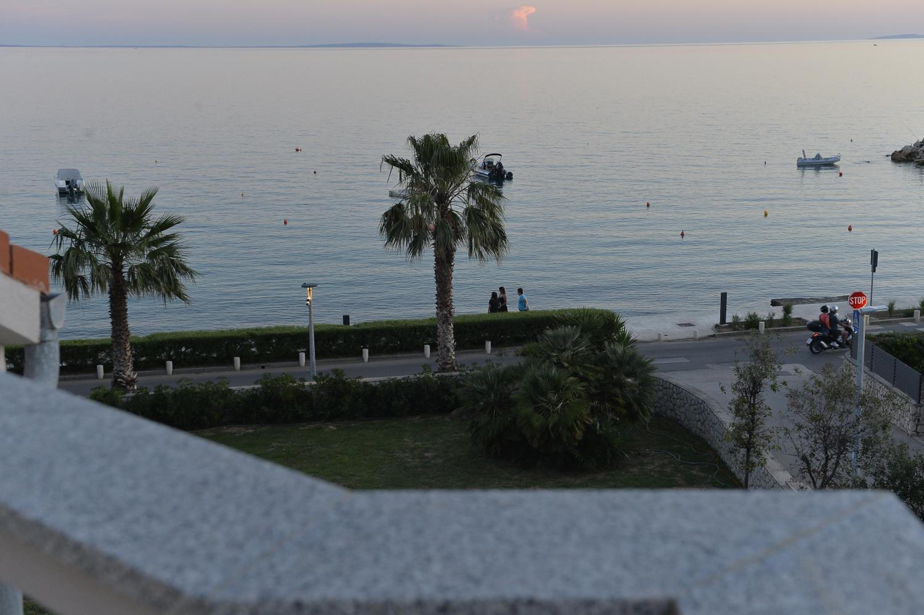 Deluxe Suite with Side Sea View photo 2