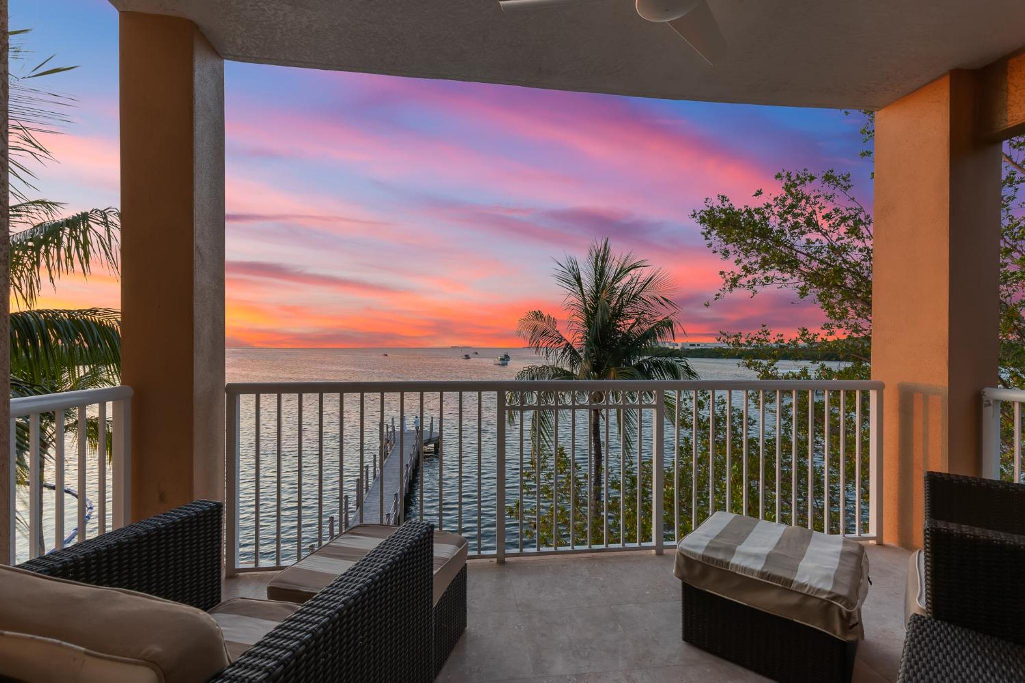 Ocean Front 1BR Suite with Direct Beach Access - Photo 3