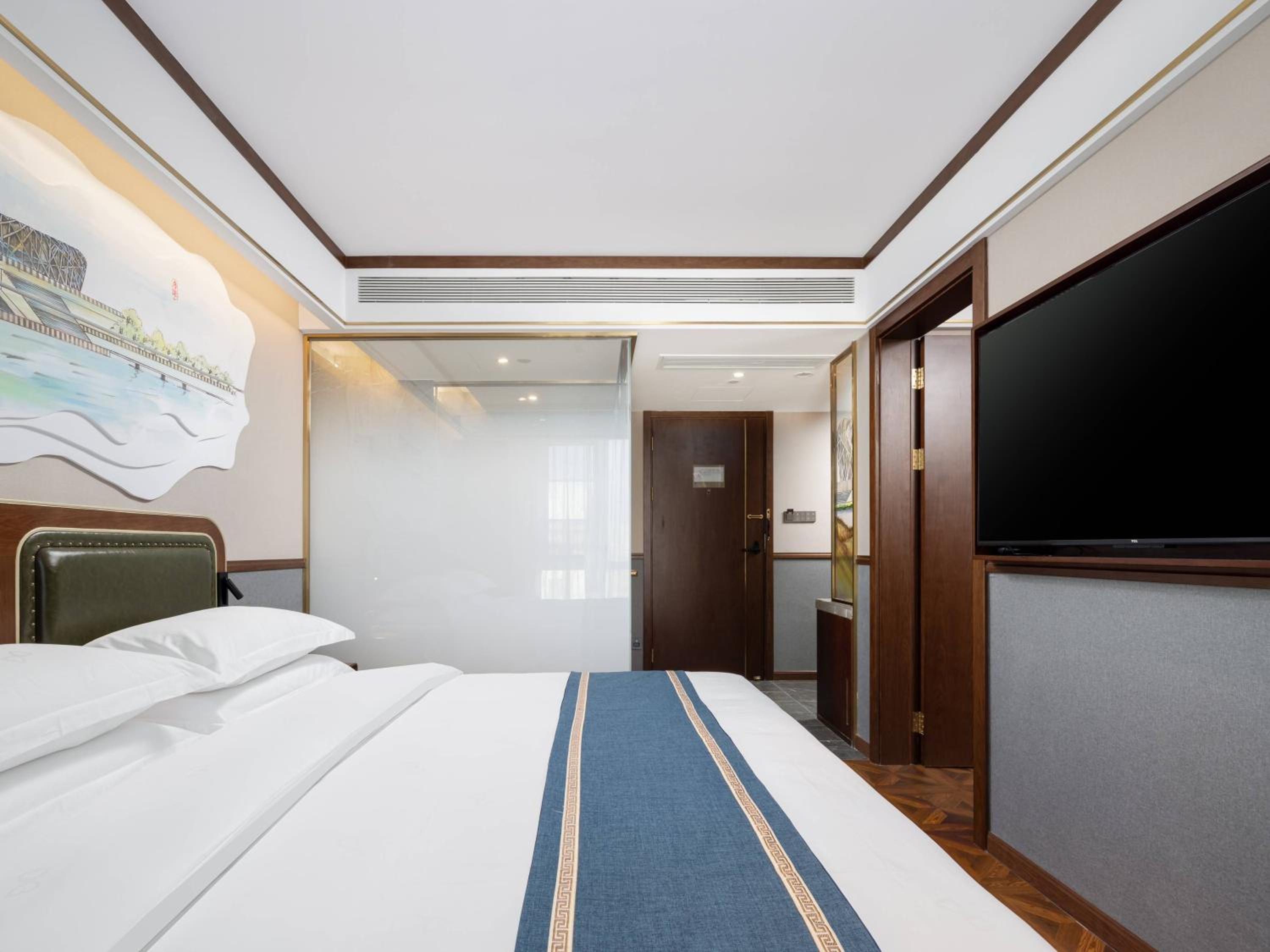 Deluxe Family Room