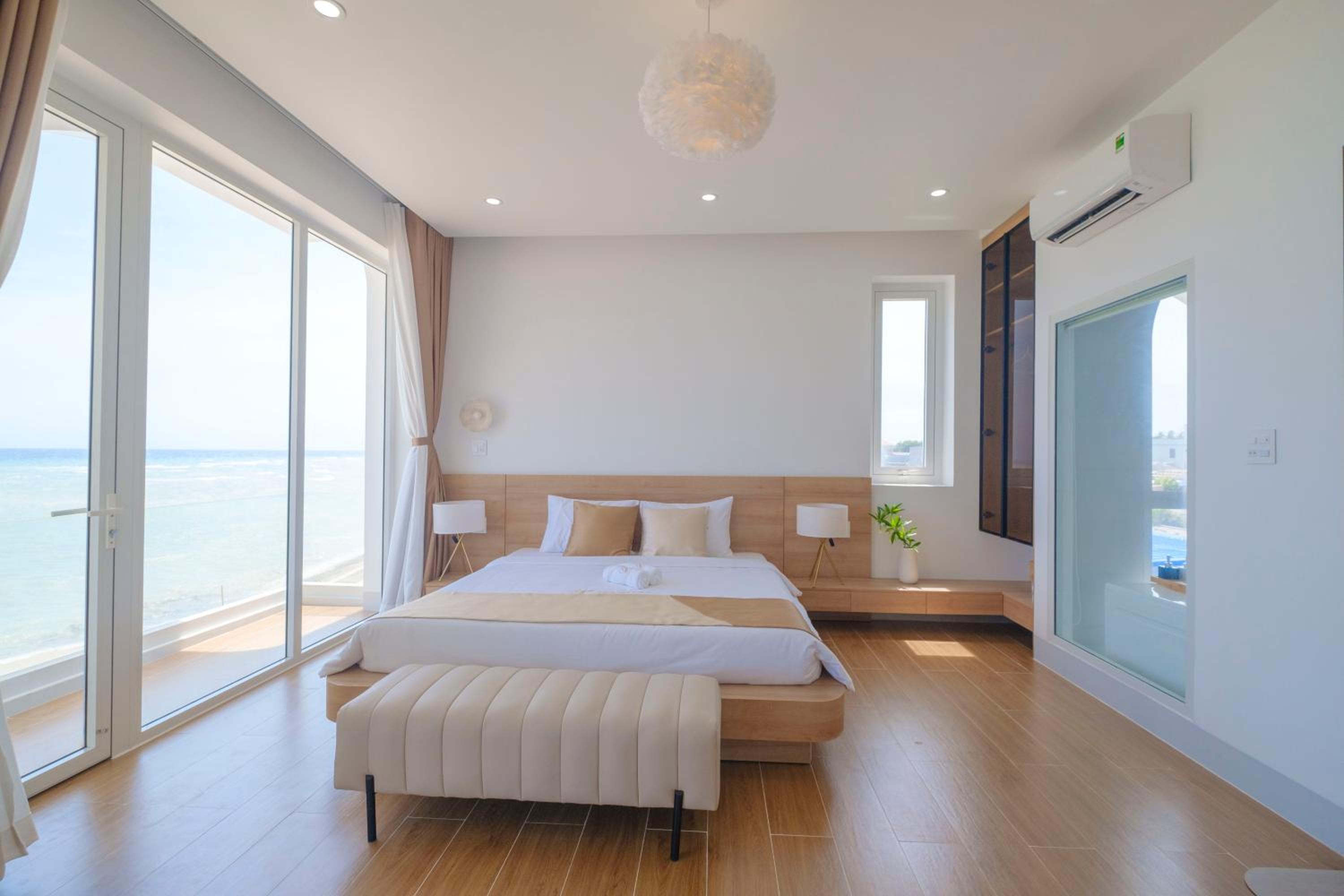 Deluxe Double Room With Bath photo 3