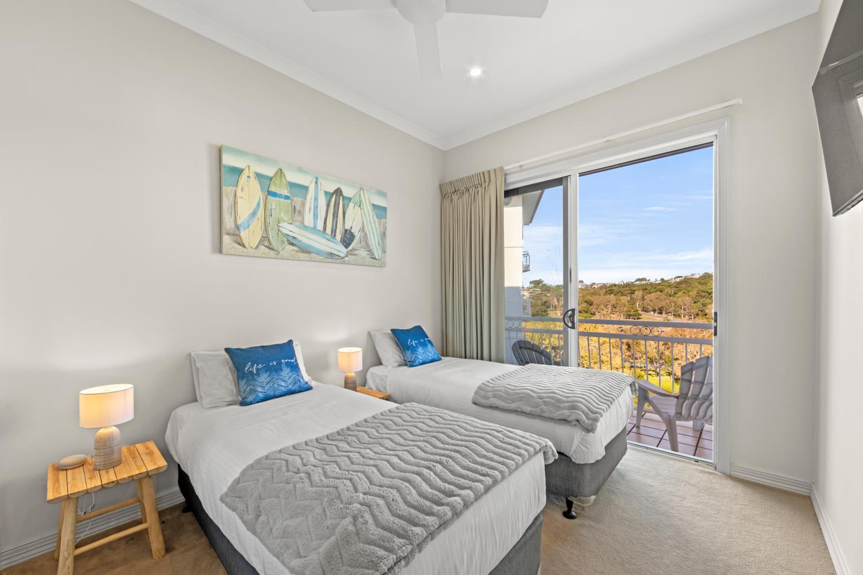 Two-Bedroom Apartment with Terrace and Sea View photo 3