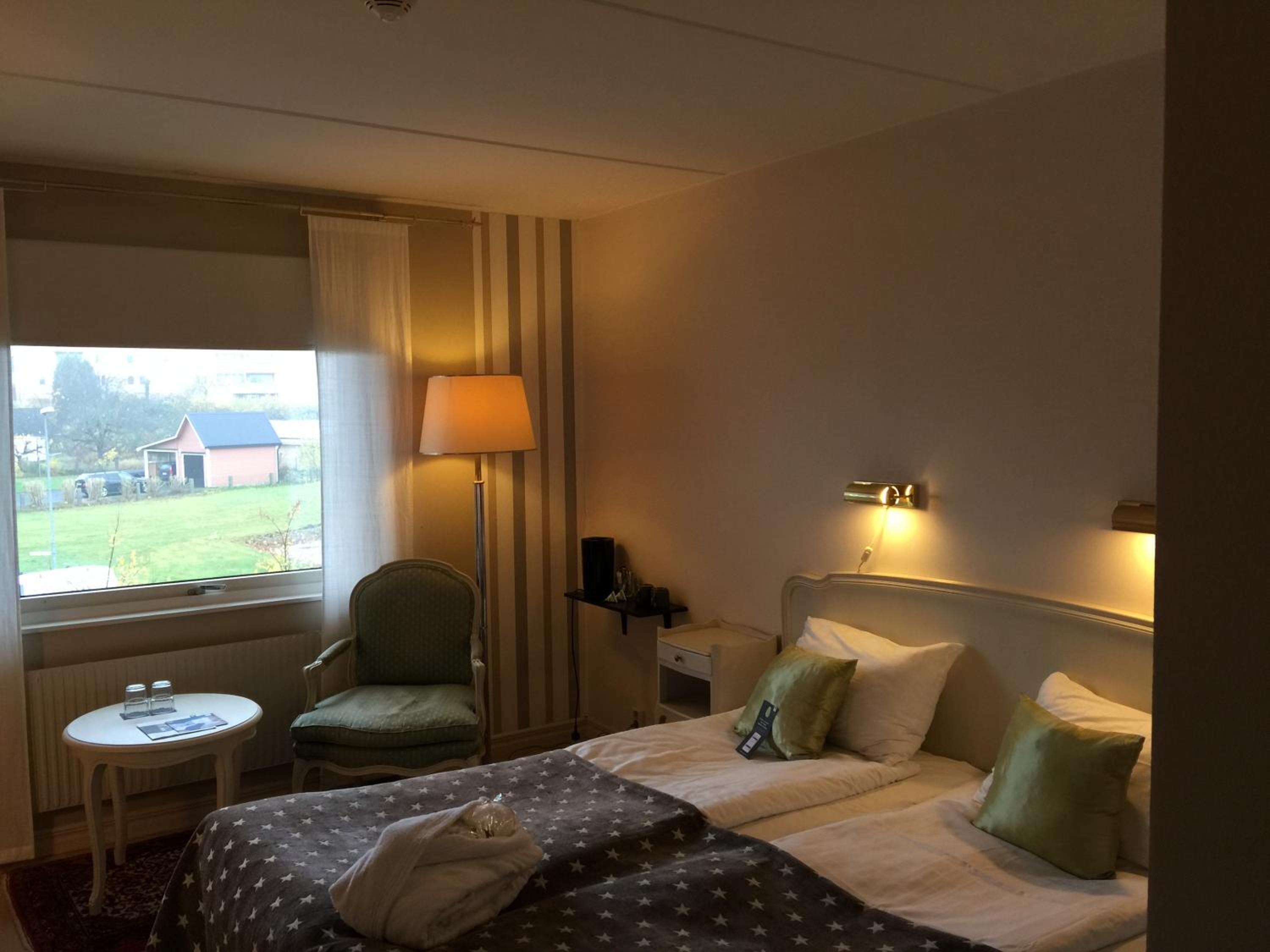 Standard Double or Twin Room - Photo 9